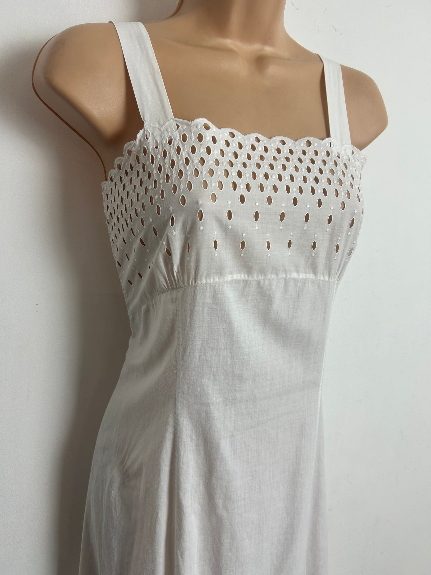 Vintage 1970s Size 10 White Cut Out Detail Cotton Summer Nightdress