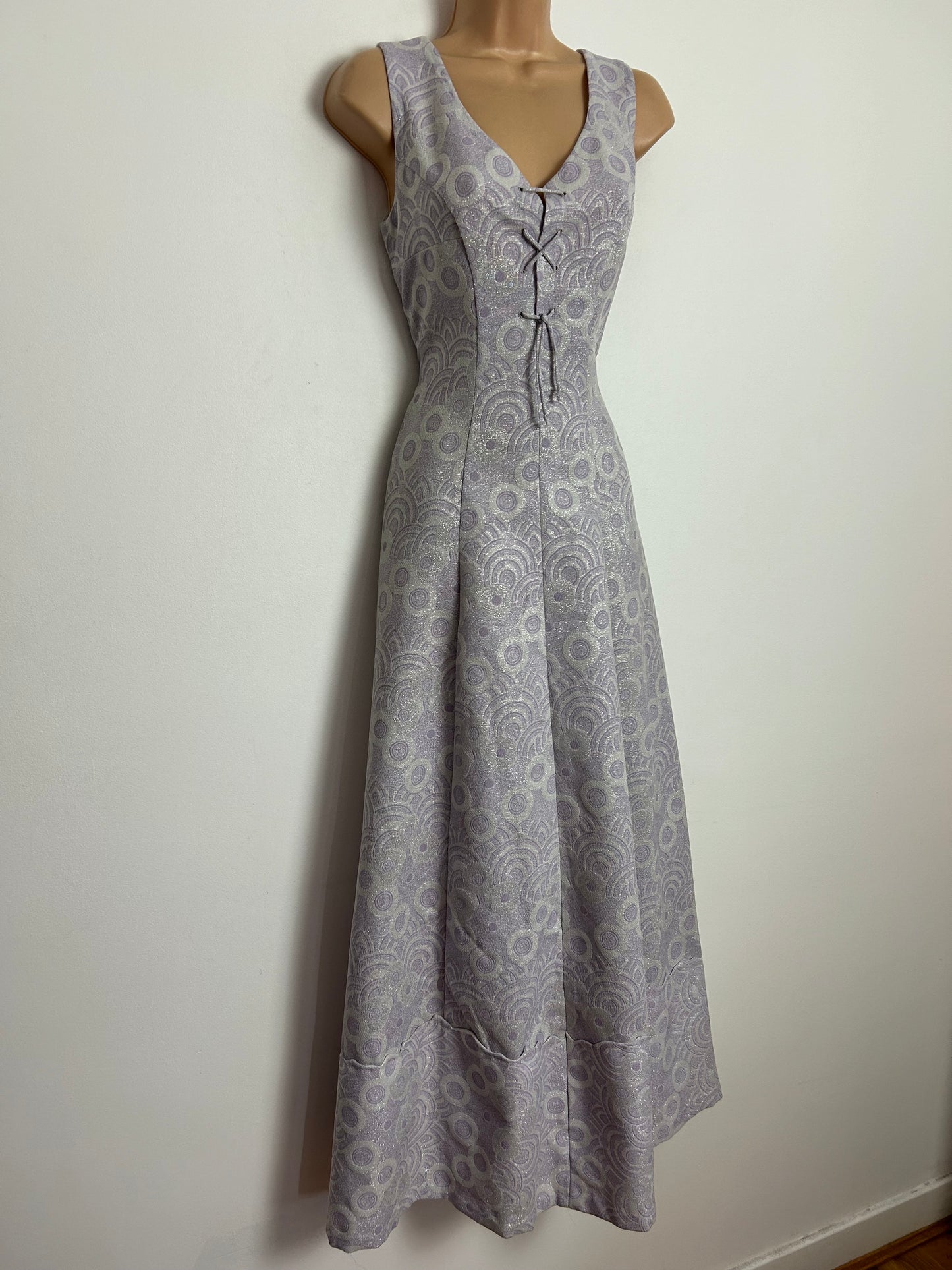 Vintage 1970s UK Size 8 Pale Lilac & Silver Lurex Abstract Deco & Circle Print Occasion Maxi Dress