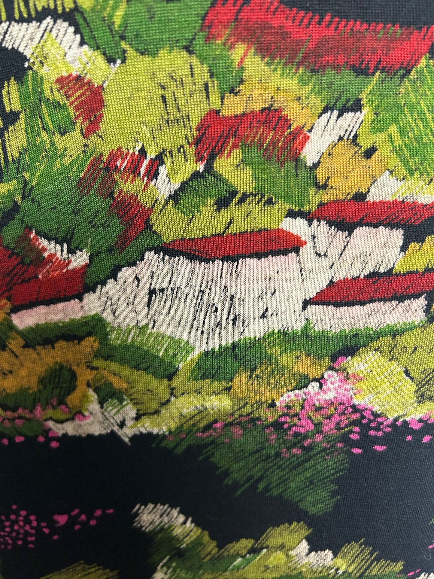 Vintage 1970s Size 10-12 Black Red Beige & Green Abstract Houses & Country Scene Jersey Dress