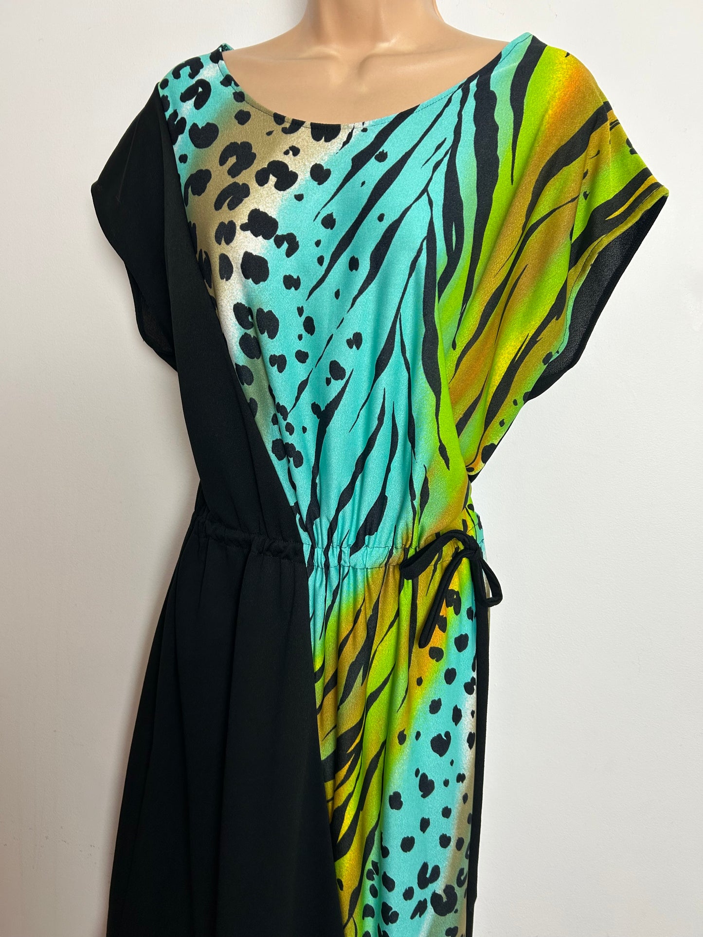 Vintage 1980s Size 14 Black Green Turquoise & Beige Animal Print Pull Tie Day Dress