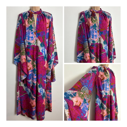 Vintage 1970s CALIFORNIA "THE LOOK YOU LOVE" UK Size 10-12 Pink & Blue Abstract Print Long Flared Sleeves Kaftan Style Maxi Dress