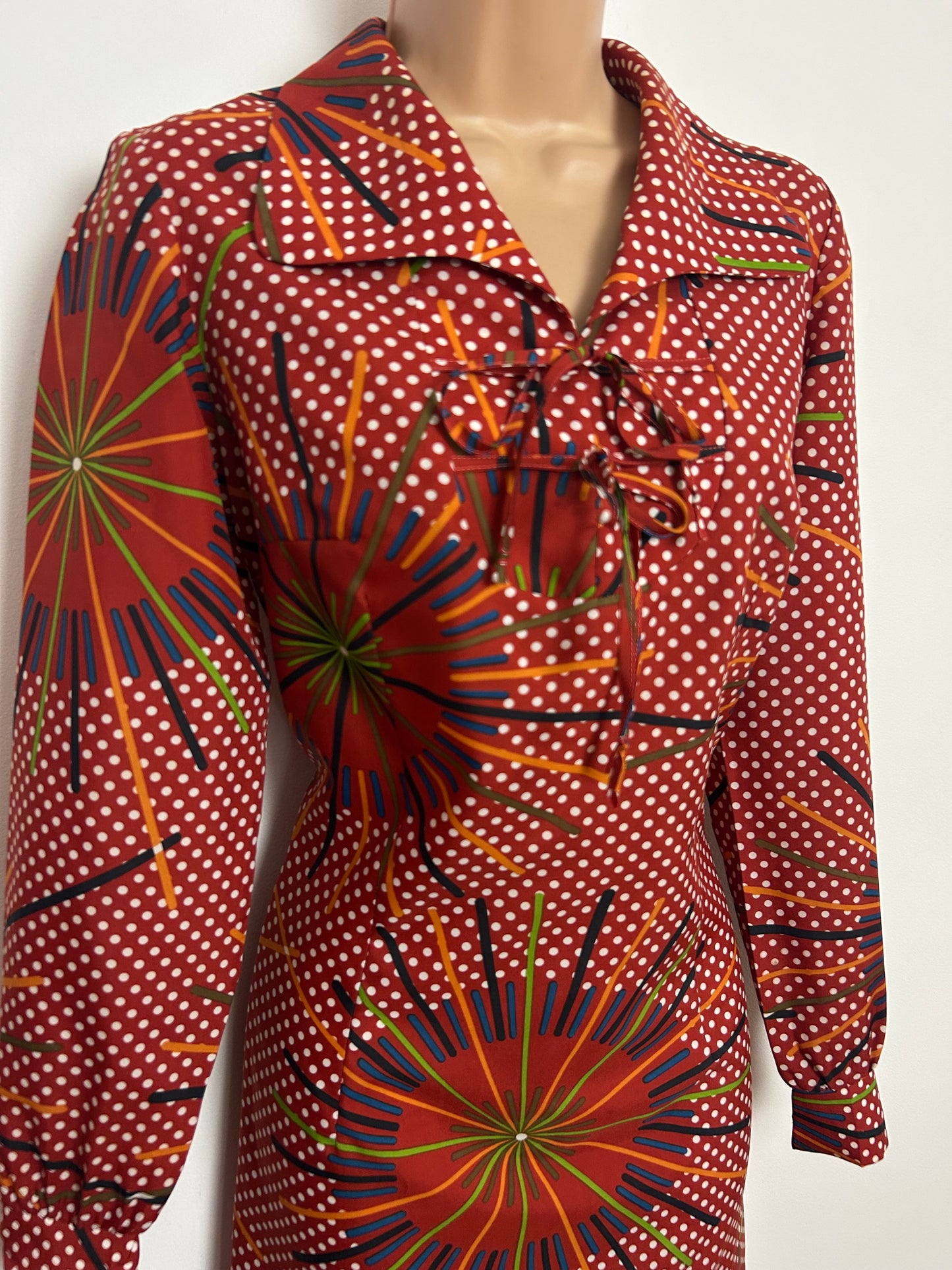 Vintage 1970s 10-12 Dark Red Polka Dot & Sunburst Abstract Print Double Tie Front Dress