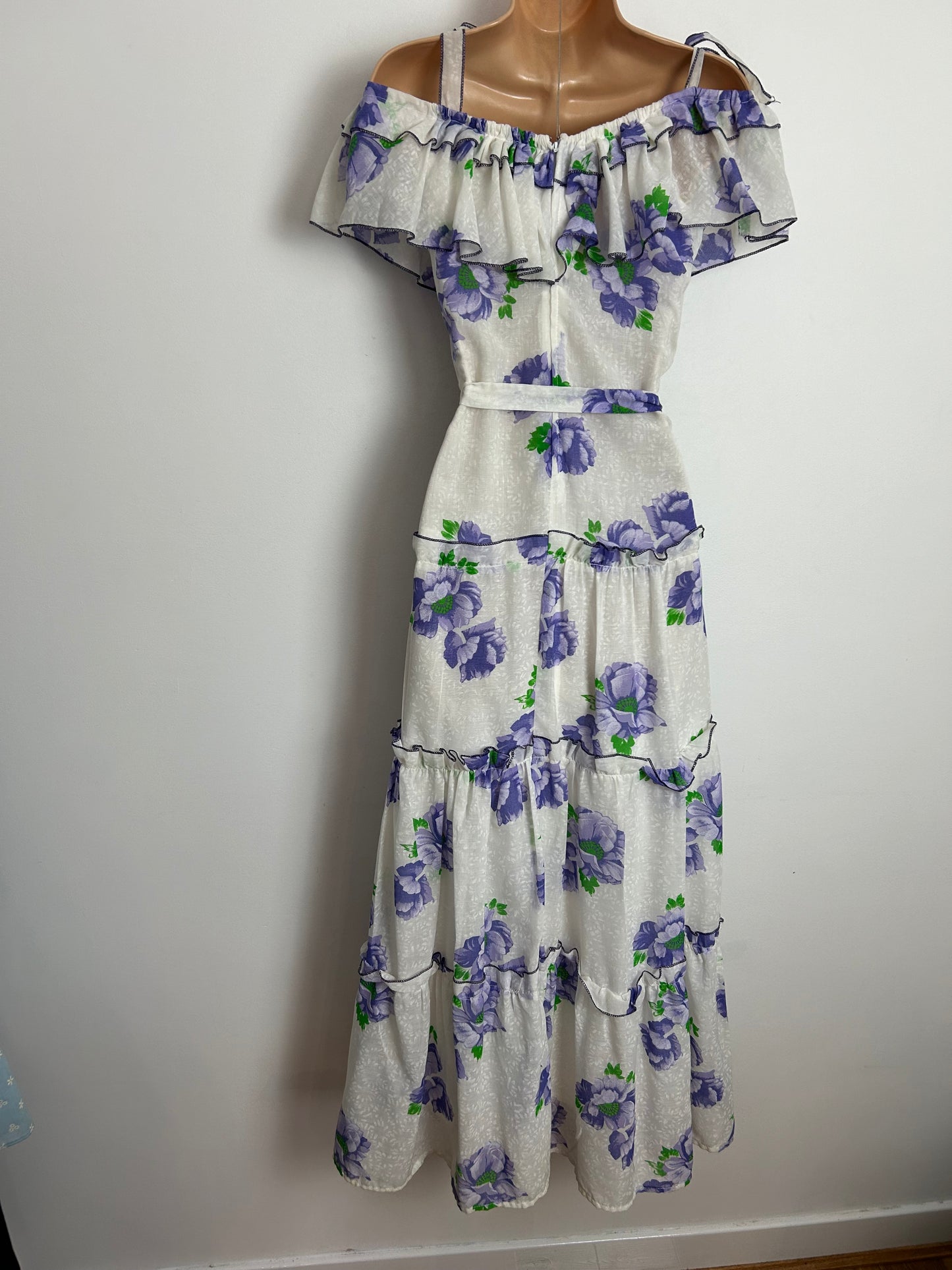 Vintage 1970s UK Size 6 Pretty White & Violet Floral Print Bardot Tie Shoulder Belted Boho Summer Maxi Dress