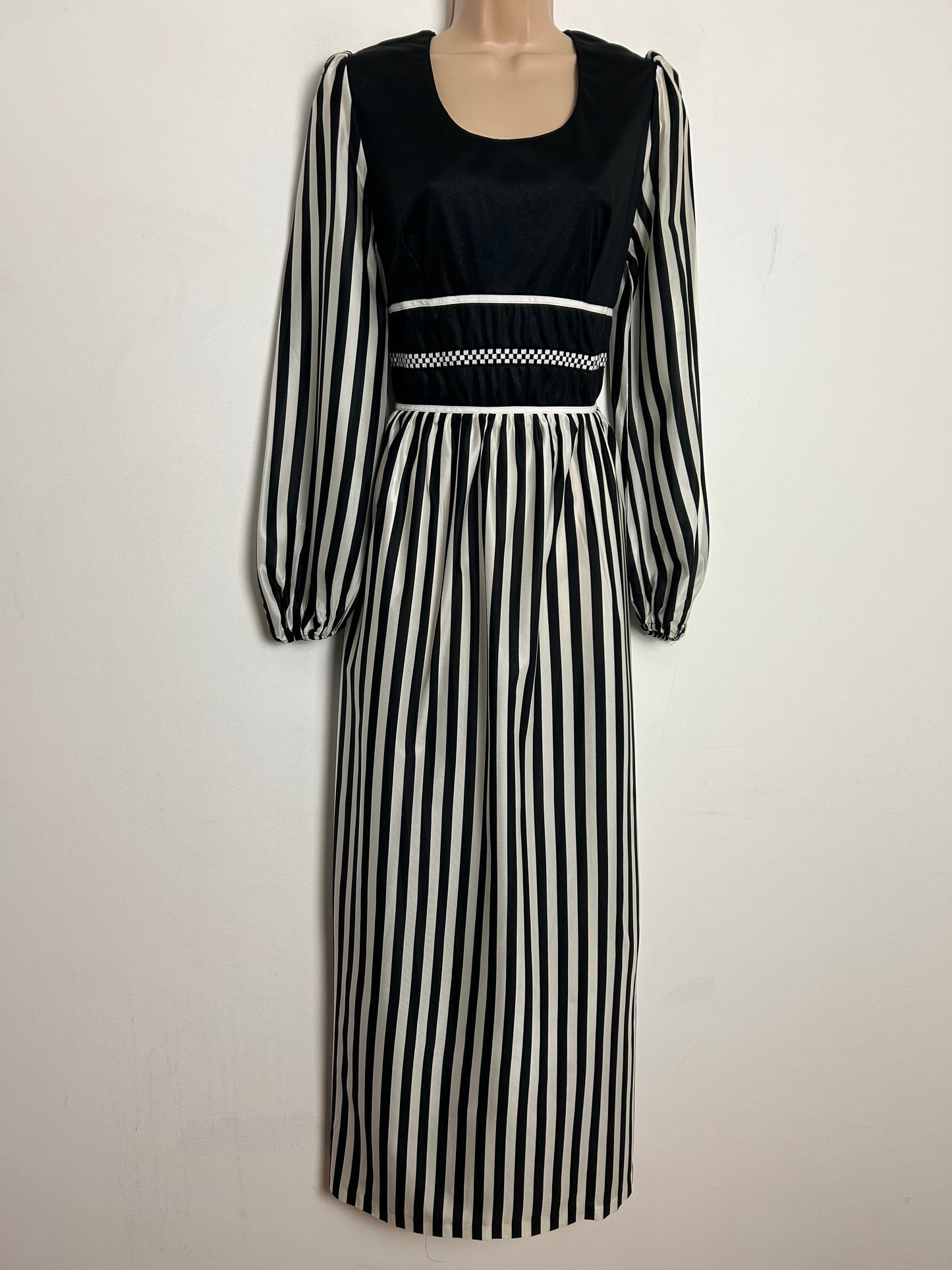 Vintage 1970s DEVONSHIRE LADY UK Size 12 Black & White Stripe Print Long Sleeve Maxi Dress