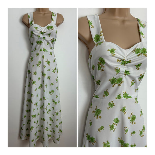 Vintage 1970s Size 10-12 White & Green Floral Print Ruched Chest Summer Maxi Dress