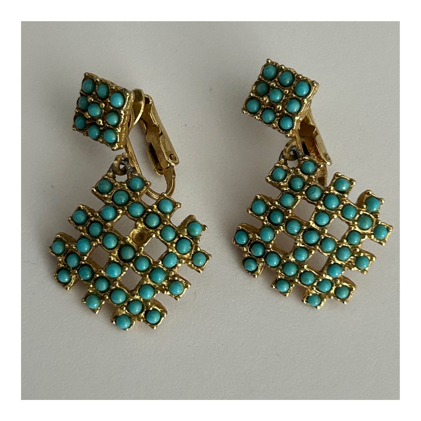 Vintage 1960s Gorgeous Gold Tone Turquoise Seed Bead Dangle Style Clip On Earrings