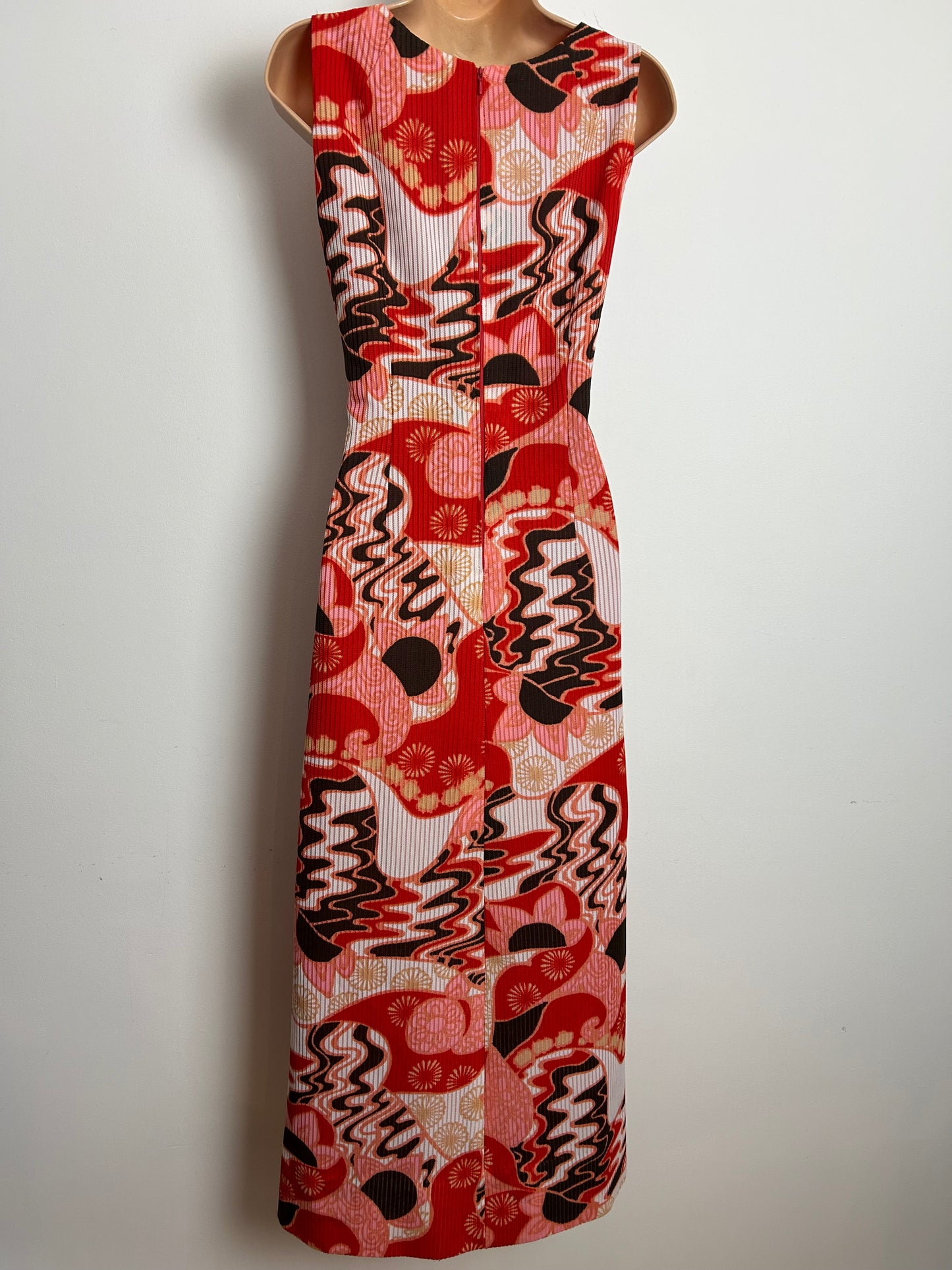 Vintage 1970s Size 10-12 Red Pink White & Black Psychedelic Abstract Print Sleeveless Maxi Dress