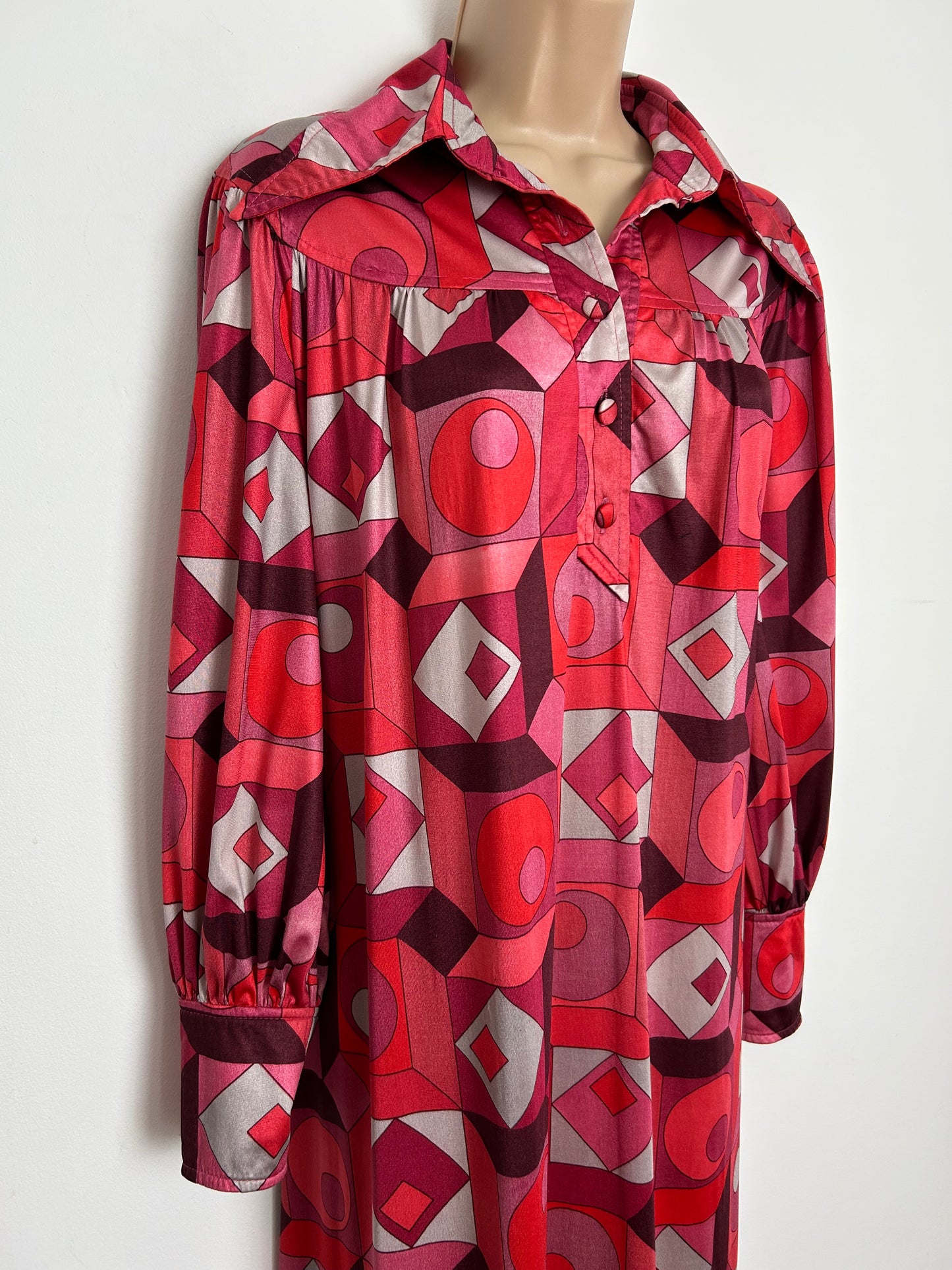 Vintage 1970s J By JAYS Size 12 Pink & Red Tones Geo Print Long Sleeve Loose Smock Kaftan Style Maxi Dress