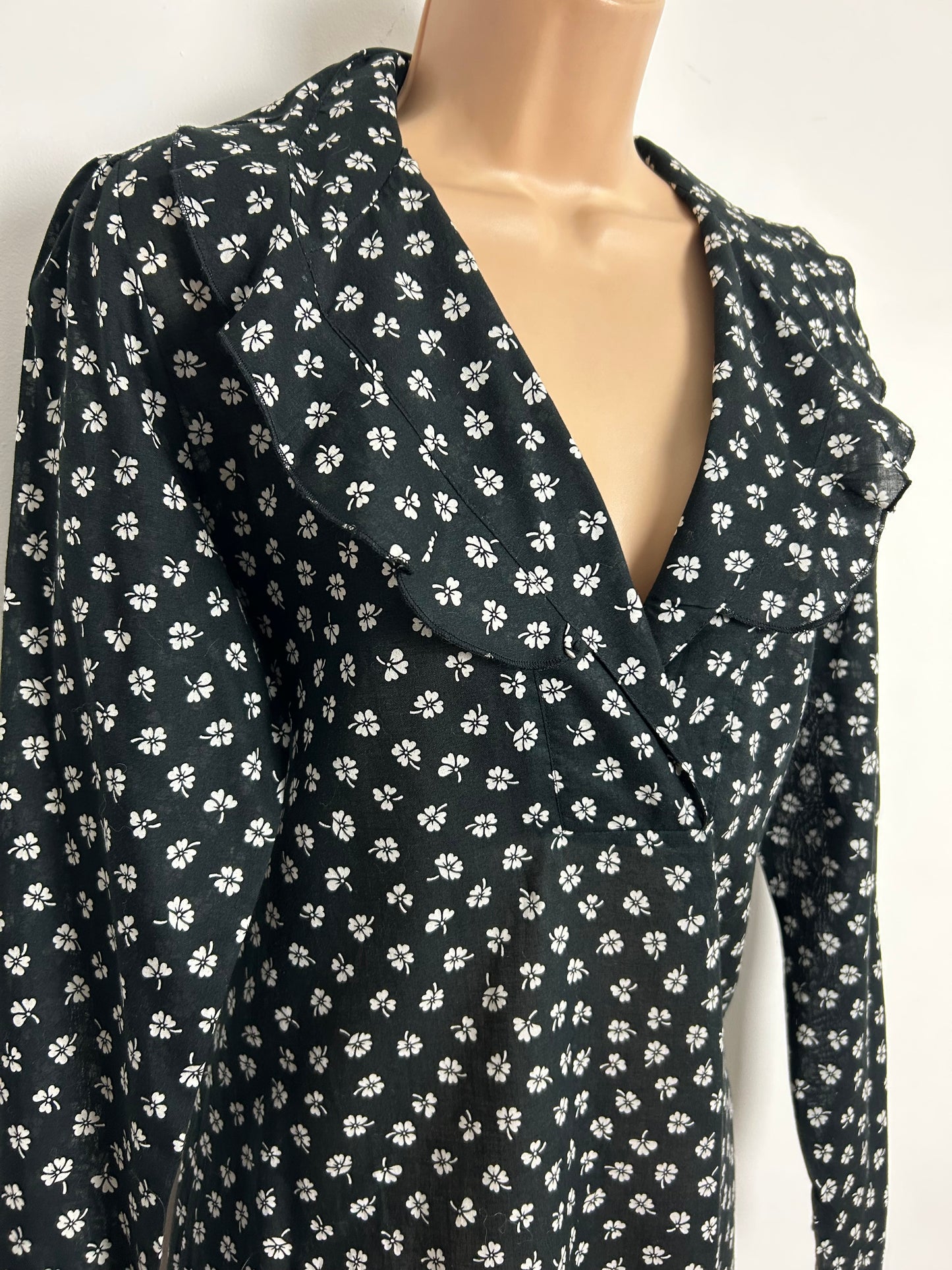 Vintage Early 1980s Size 10 Black & White Clover Print Ruffle Collar Long Sleeve Cotton Blouse/Shirt