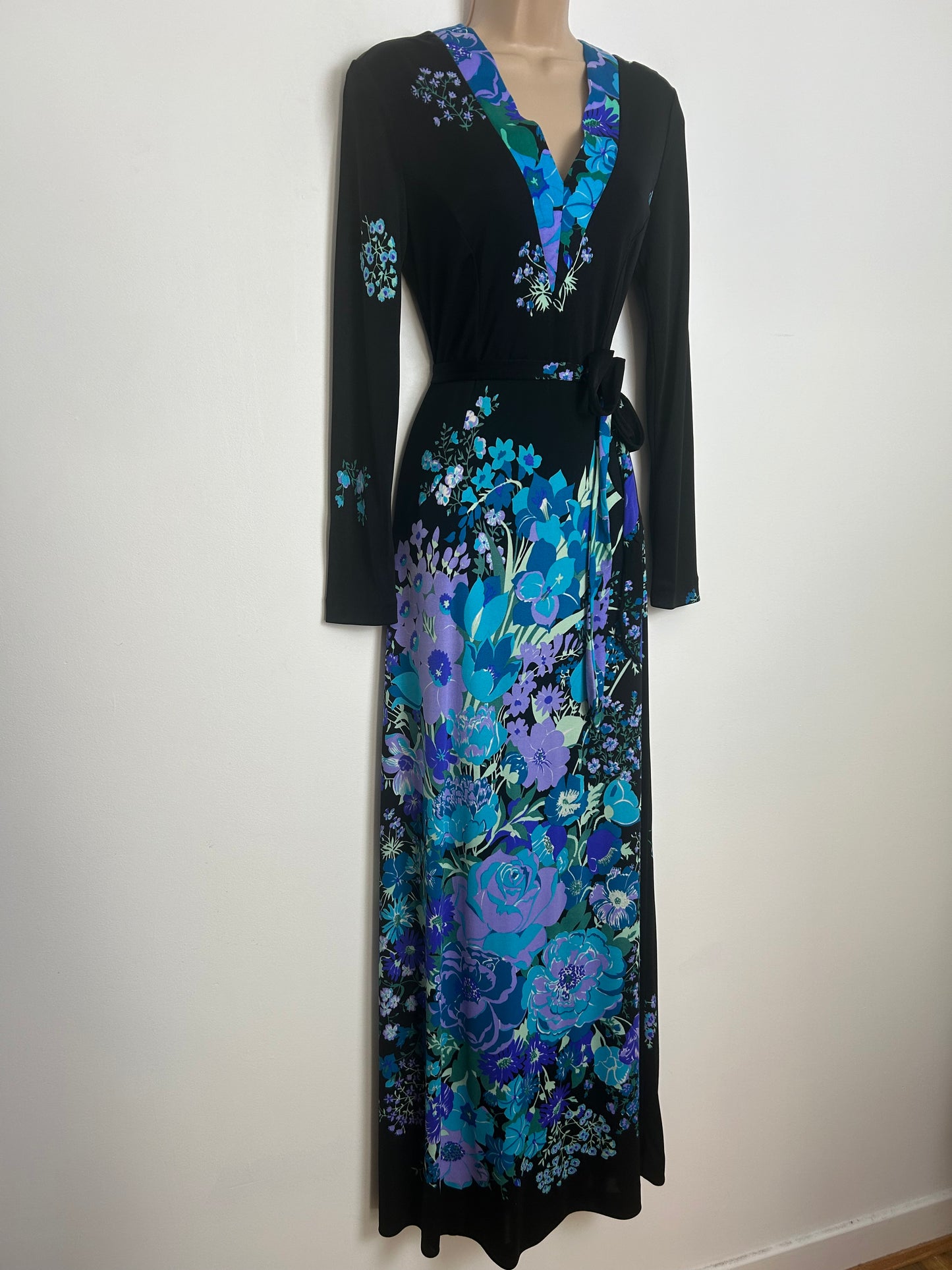Vintage 1970s J. LEONARD ET CIE For NINI CAPUCCI Size 10-12 Black Blue & Green Floral Print Long Sleeve Belted Maxi Dress