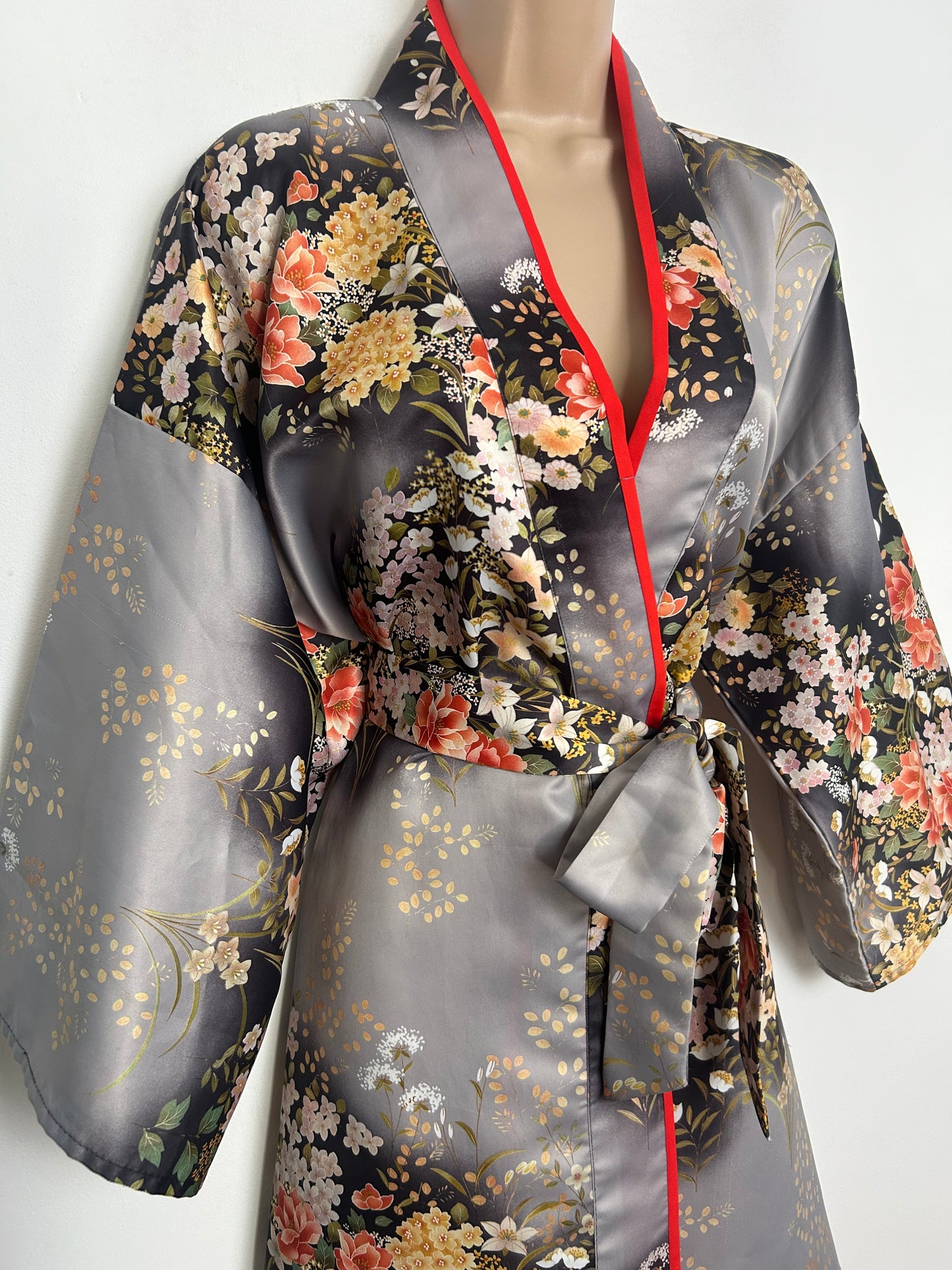 Vintage Late 1970s Made In Japan MITSUKIKU Up To Size 16 Grey Black Orange & Pink Floral Print Kimonoi Style Mid Length Robe