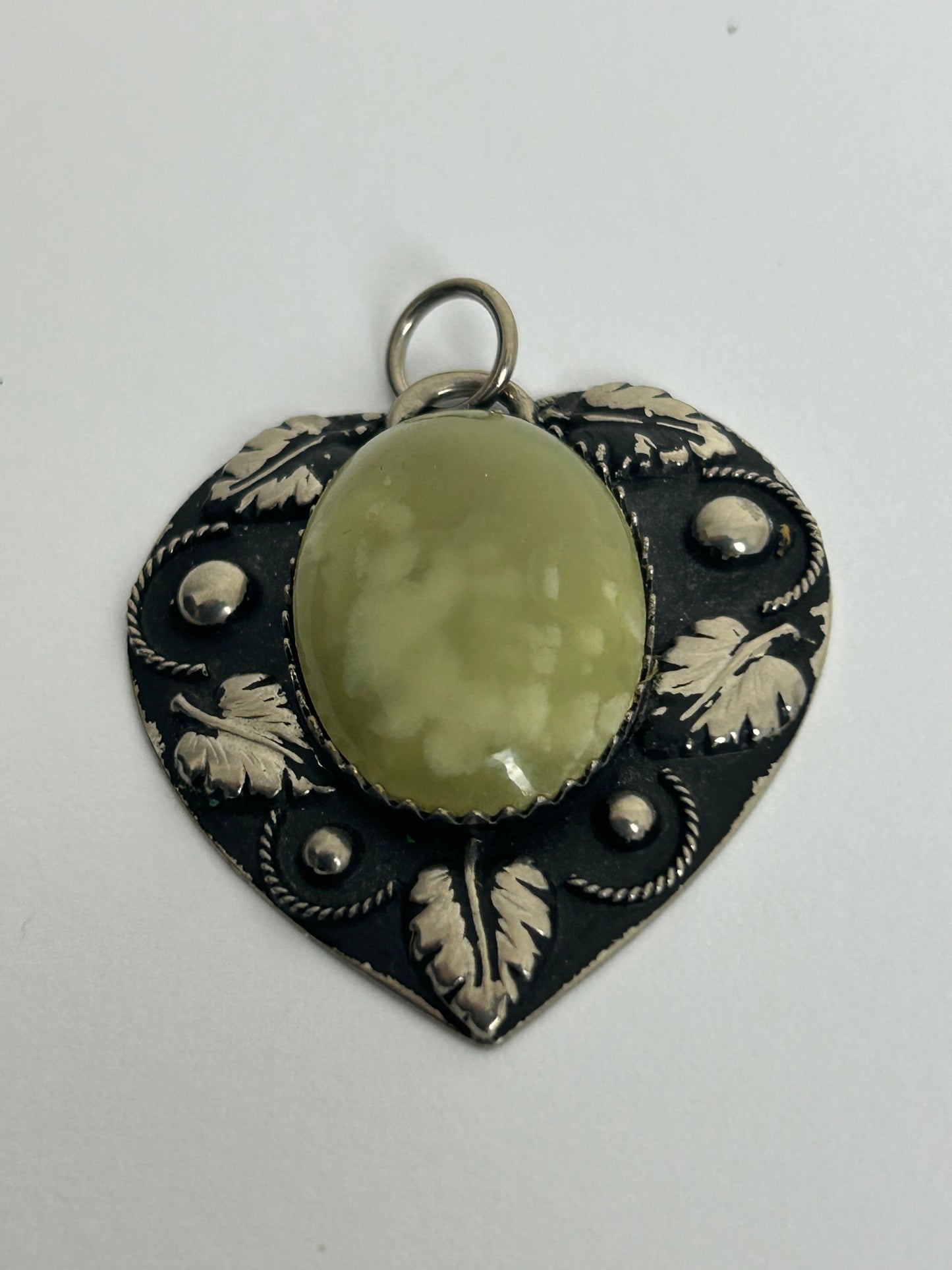 Vintage Silver Tone Base Metal Leaf Engraved Celtic Scottish Heart Shape Green Agate Stone Set Pendant
