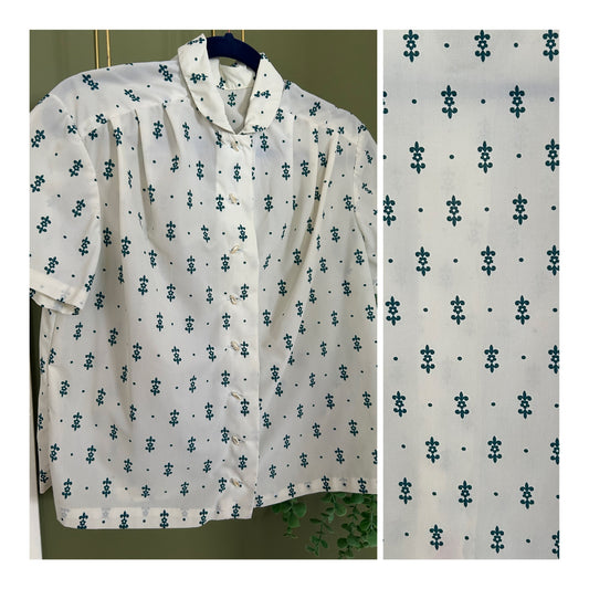 Vintage 1960s Size 14-16 Ivory White & Teal Fleur De Lys Print Short Sleeve Shirt