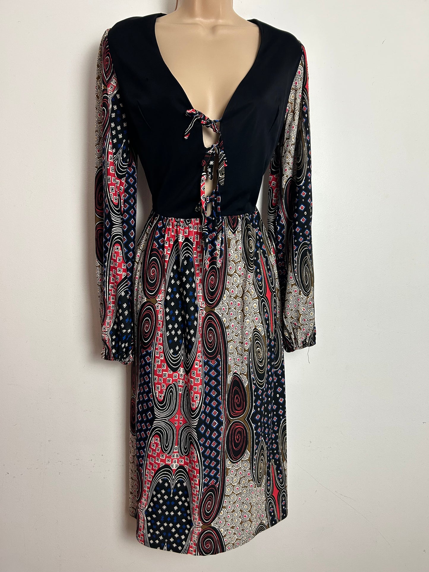 Vintage 1970s SHELANA Size 6-8 Black Red Brown & White Abstract Print Open Front Triple Tie Midi Dress