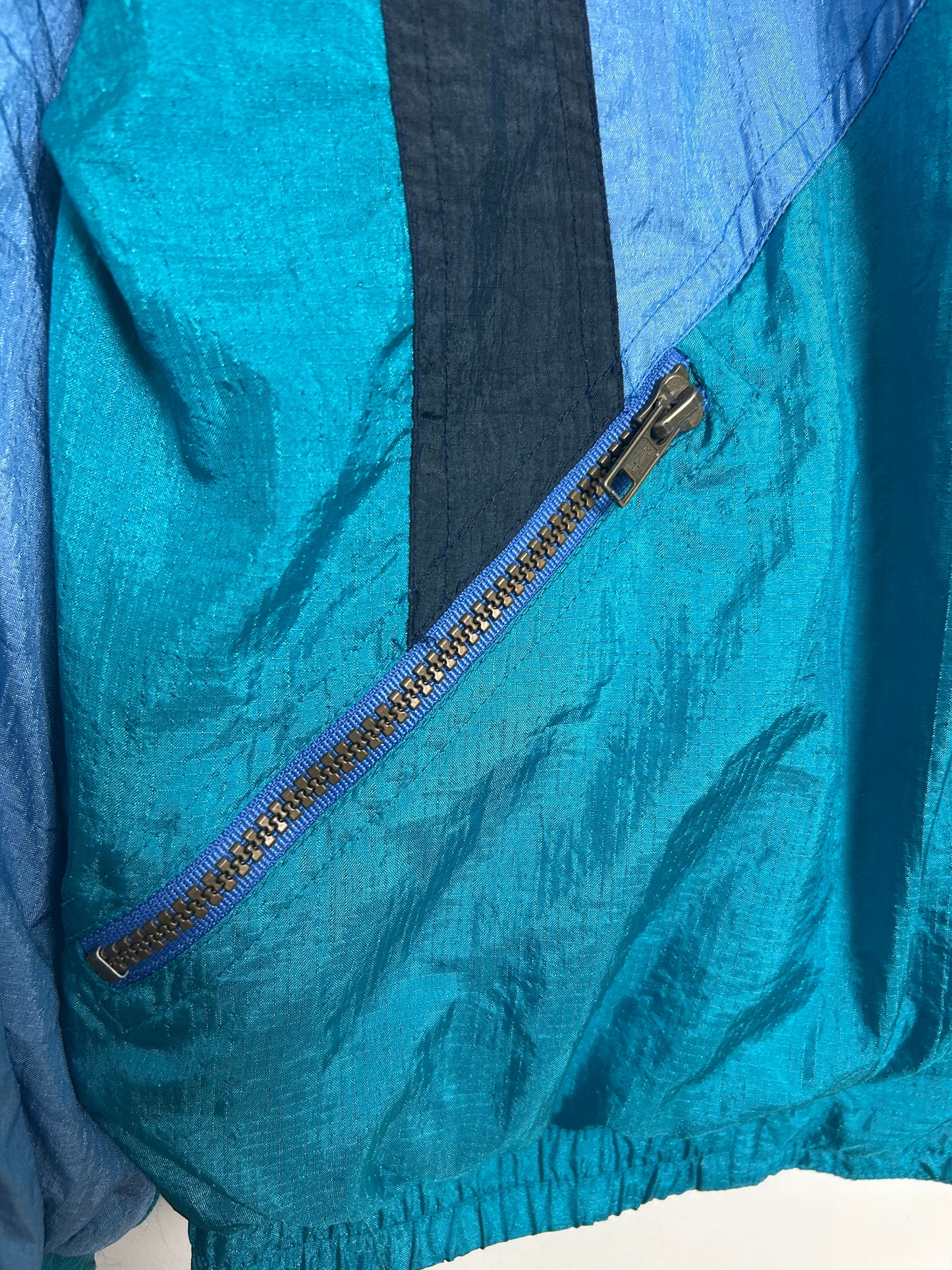 Vintage 1980s T/ART Up To Size 16 Blue Tones Zip Pockets Shell Suit Jacket