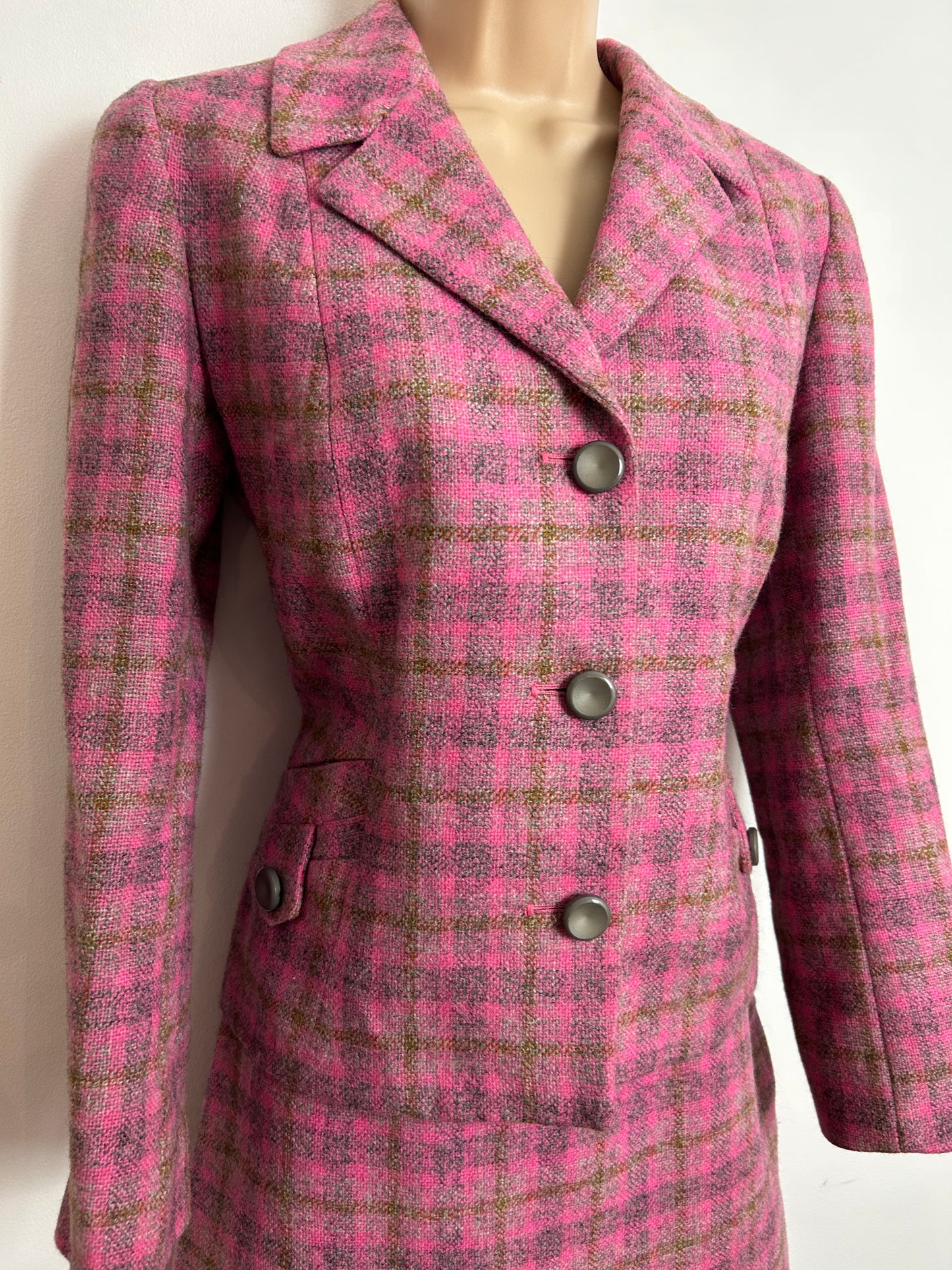 Vintage 1960s MOFFAT AND KILMAHOG Size 6 100% Pure New Wool Handlooom Weavers Authentic Tweed Skirt Suit