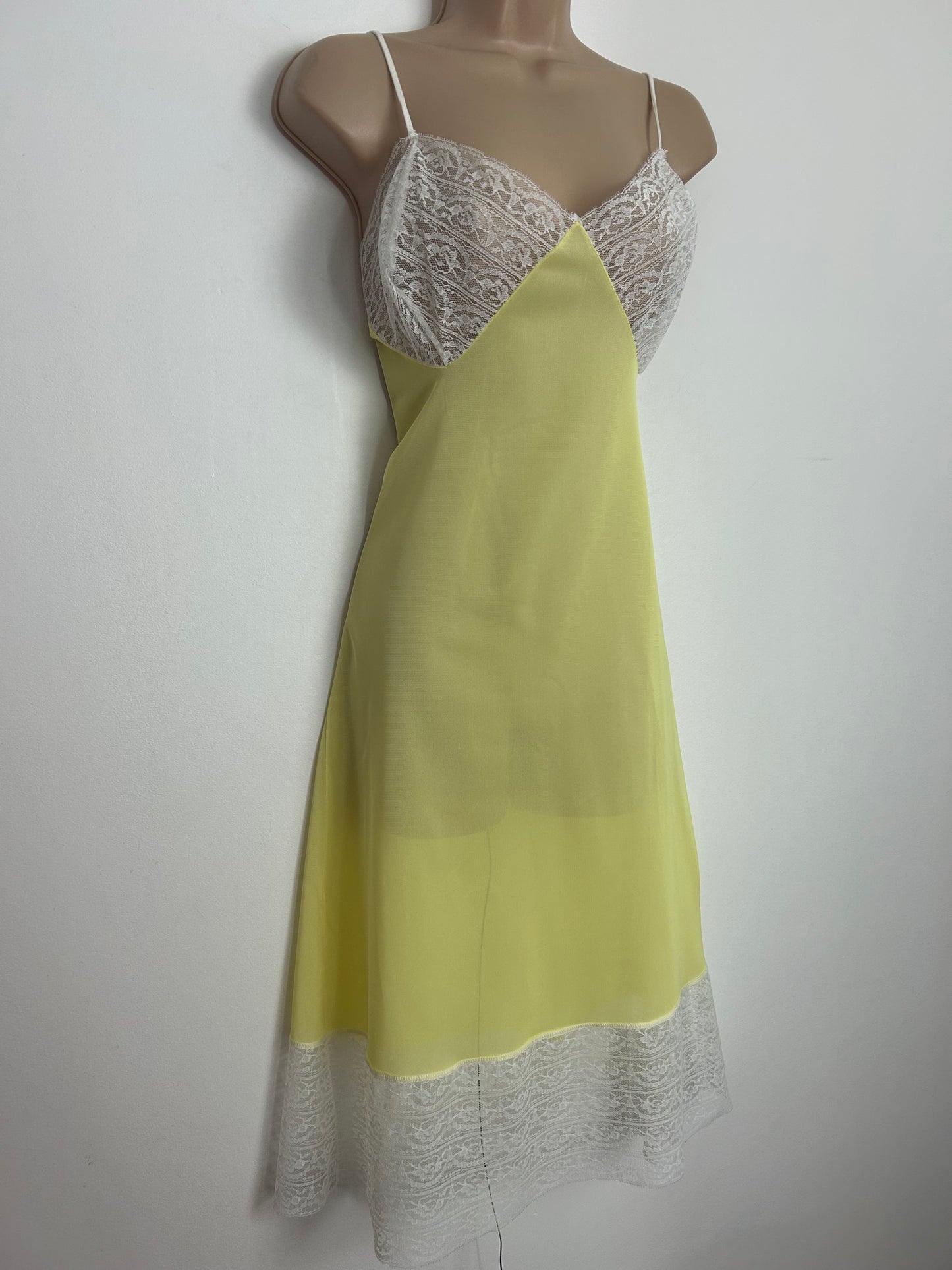 Vintage 1970s Size 12-14 Yellow & White Lace Detail Strappy Slip Stye Nightie