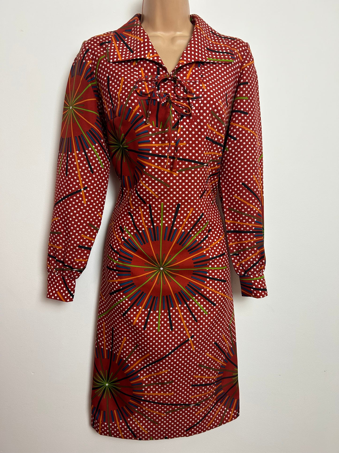 Vintage 1970s 10-12 Dark Red Polka Dot & Sunburst Abstract Print Double Tie Front Dress