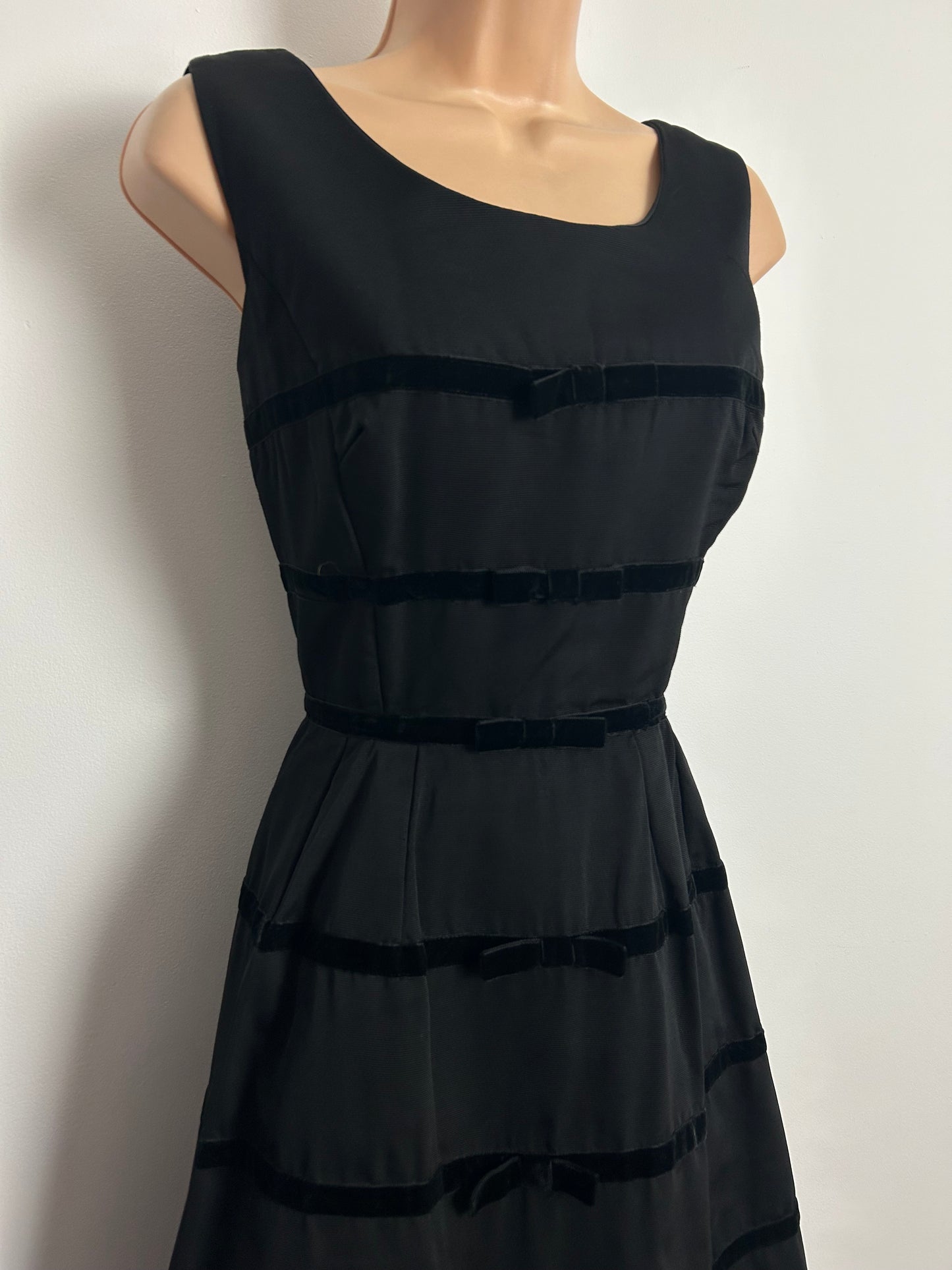 Vintage Late 1950s Early 1960s Size 8 Black Gaberdine Velvet Trim Bow Detail Occasion Dress