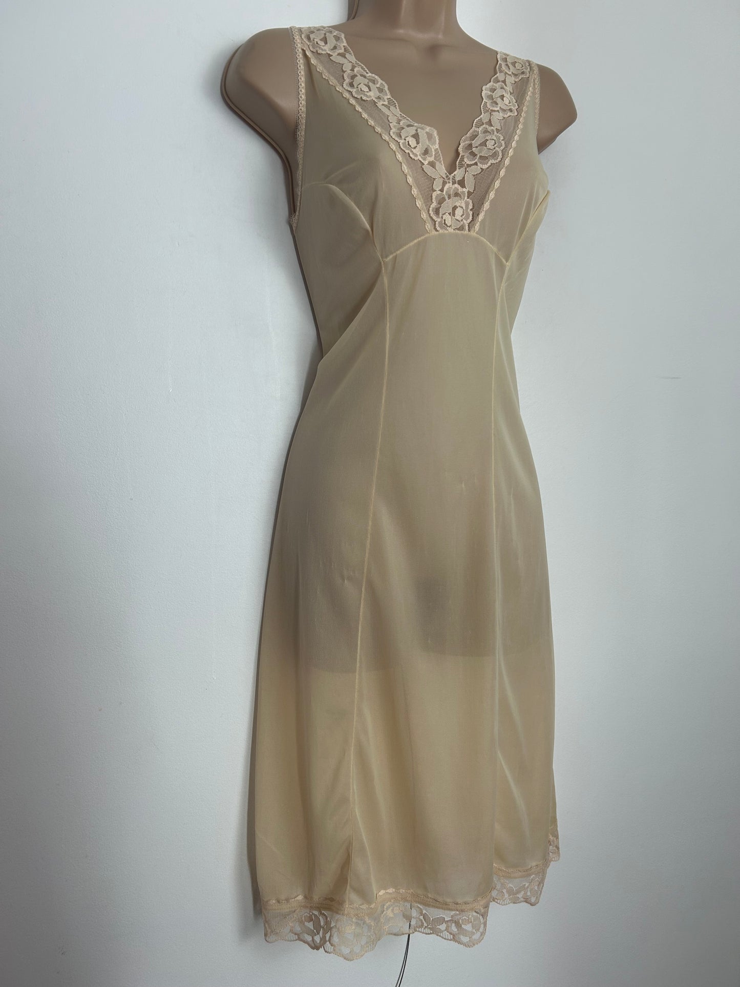 Vintage 1970s Size 8 Beige Lace Trim Sleeveless Nylon Under Slip