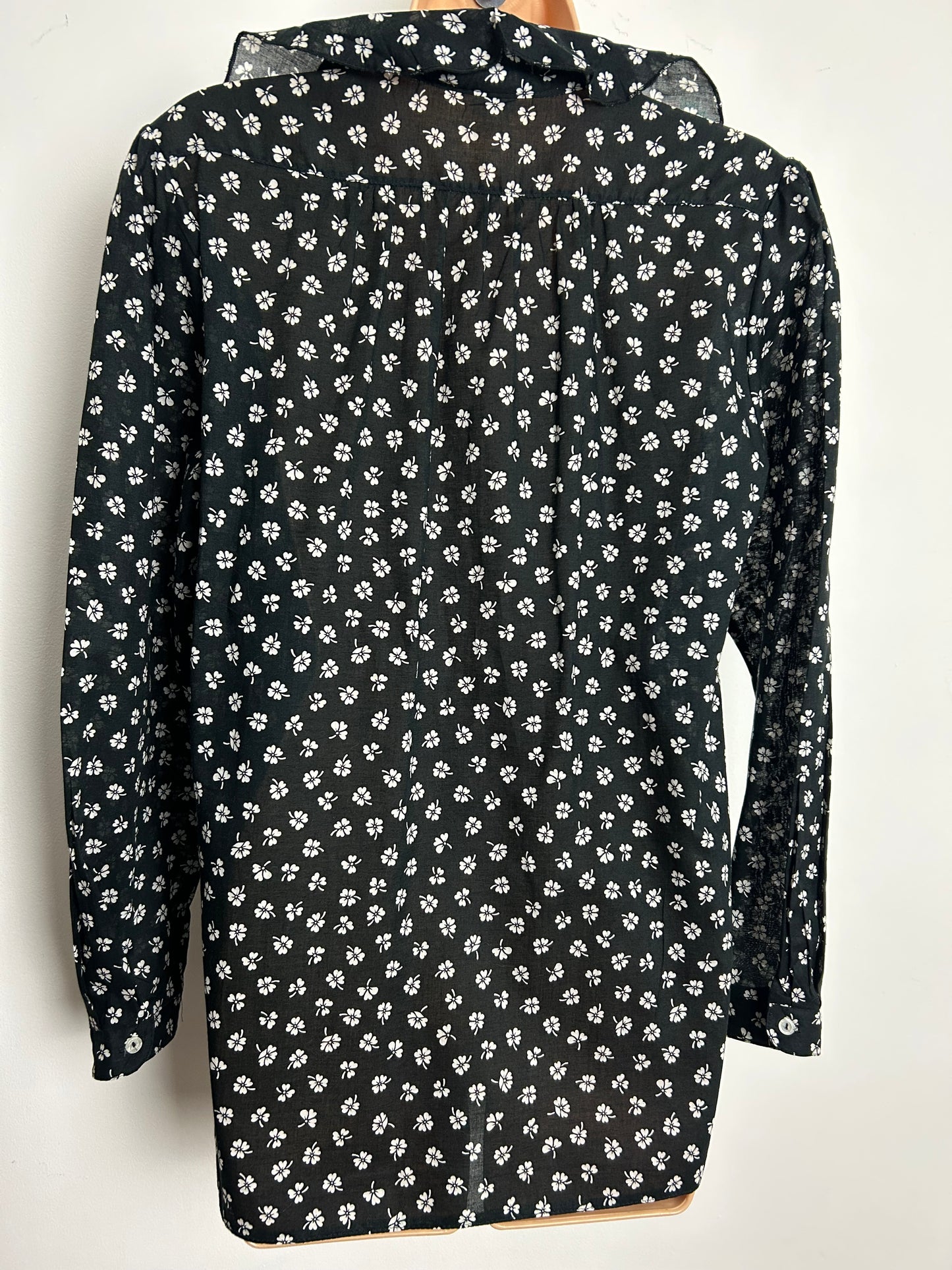 Vintage Early 1980s Size 10 Black & White Clover Print Ruffle Collar Long Sleeve Cotton Blouse/Shirt