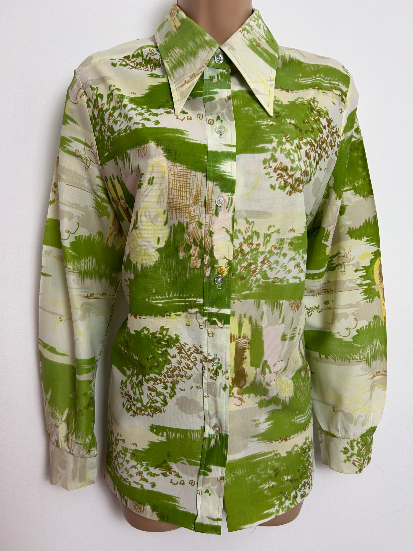 Vintage 1970s Size 14-16 Green & Cream Abstract Figurines Novelty Print Long Sleeve Dagger Collar Shirt
