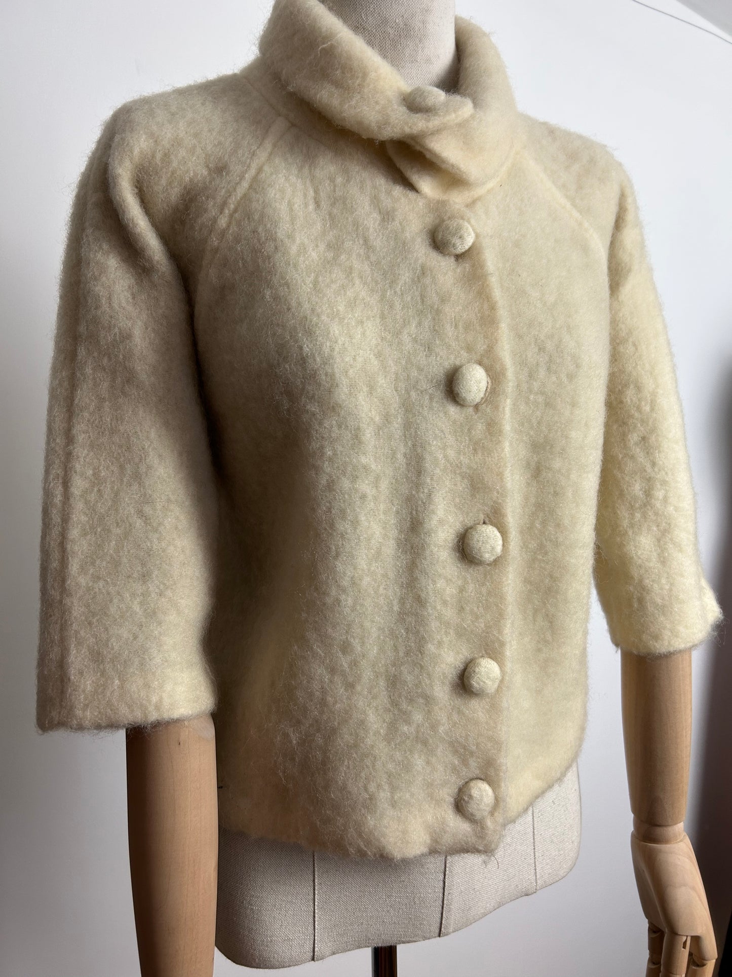 Vintage 1960s UK Size 10-12 Cute Little Cream Lambswool 3/4 Sleeve Jacket