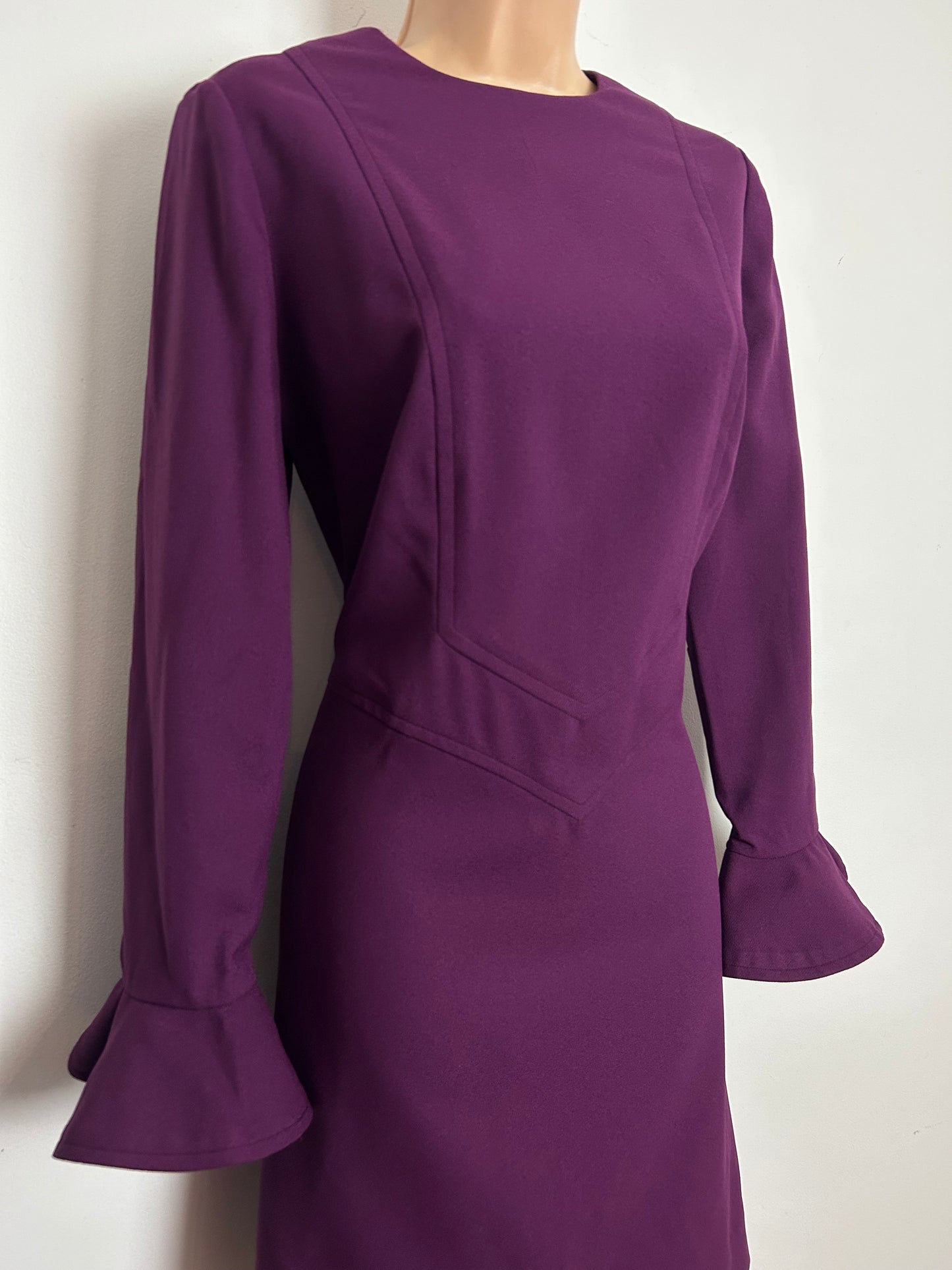 Vintage 1960s Size 12-14 Plum Purple Long Sleeve Flared Cuff Mod Shift Dress