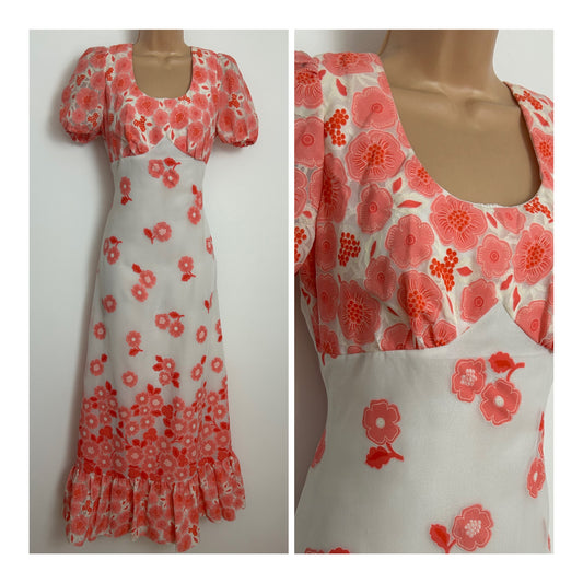 Vintage 1970s BETTY BARCLAY Size 8 White & Pink Floral Print Short Sleeve Summer Maxi Dress