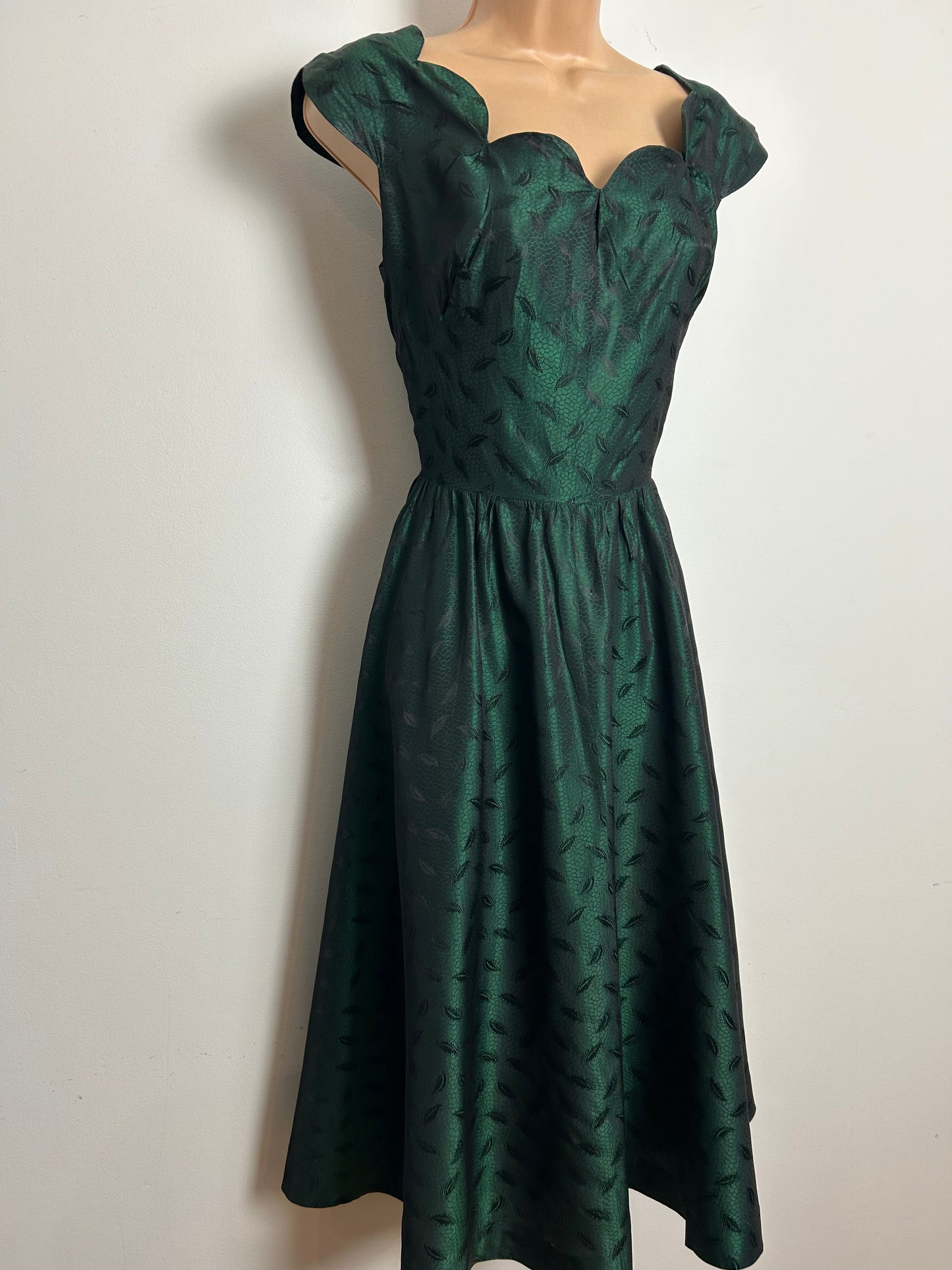 Vintage 1950s Size 10 Bottle Green Scallop Neck Fit & Flare Christmas Day Party Evening Dress