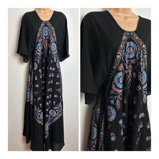 Vintage 1970s Size 10 Black Blue & Orange Screen Printed Wide Sleeve Cotton Indian Boho Kaftan Maxi Dress