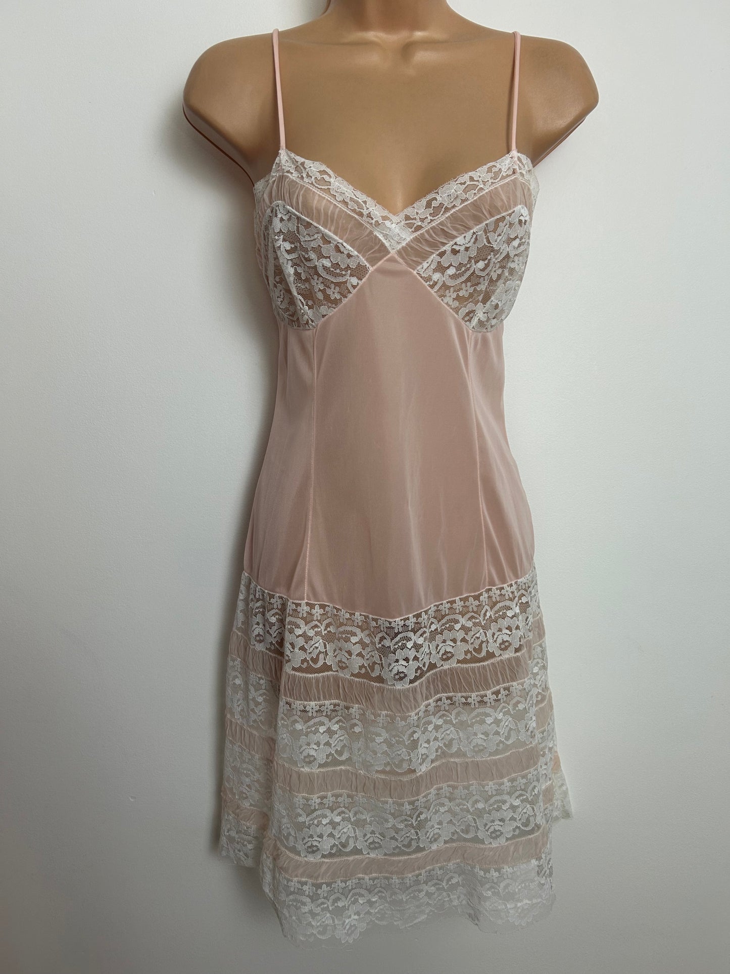 Vintage 1970s Size 8 Very Pale Nude Pink & White Lace Strappy Lace Nylon Slip