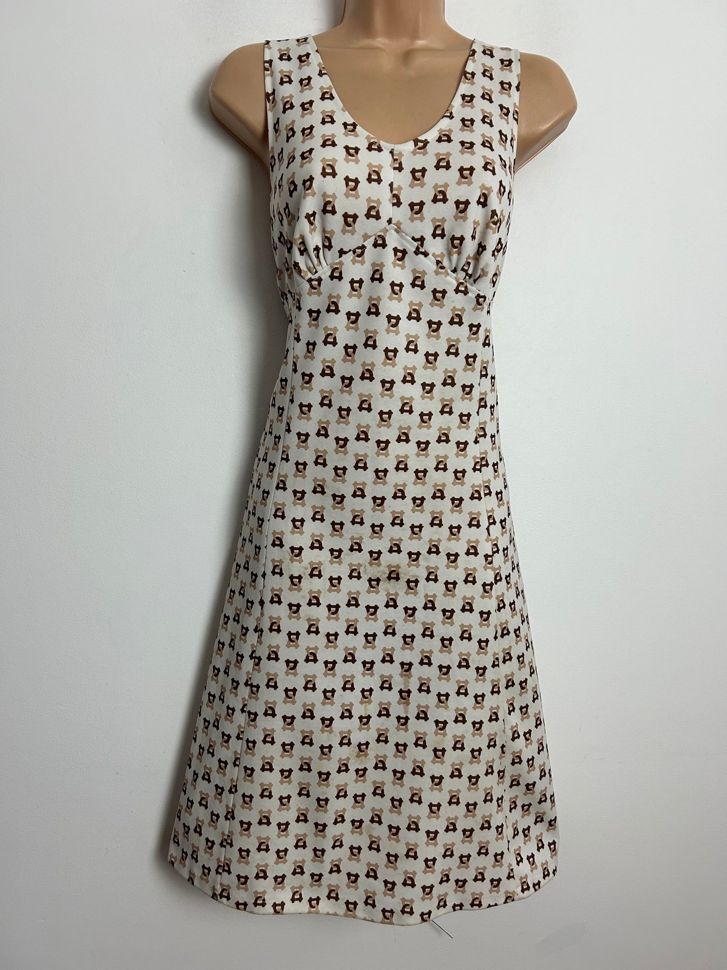 Vintage 1970s White Brown & Sandy Beige Equestrian Stirrup Print Sleeveless Mod Shift Dress