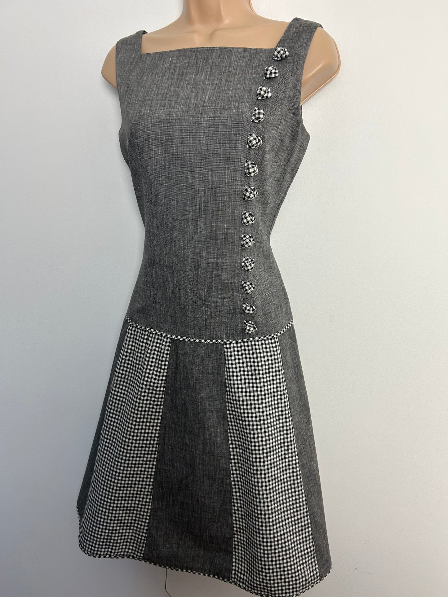 Vintage 1960s SHUBETTE UK Size 8 Grey & Black Gingham Check Button Detail Mod Shift Dress