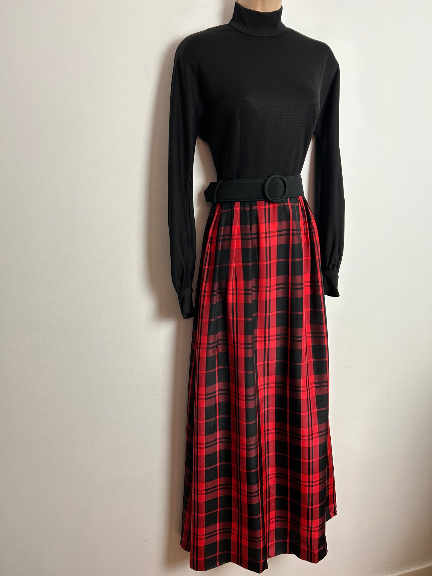 Vintage 1970s UK Size 8 Black & Red Tartan Check Long Sleeve Belted Maxi Dress