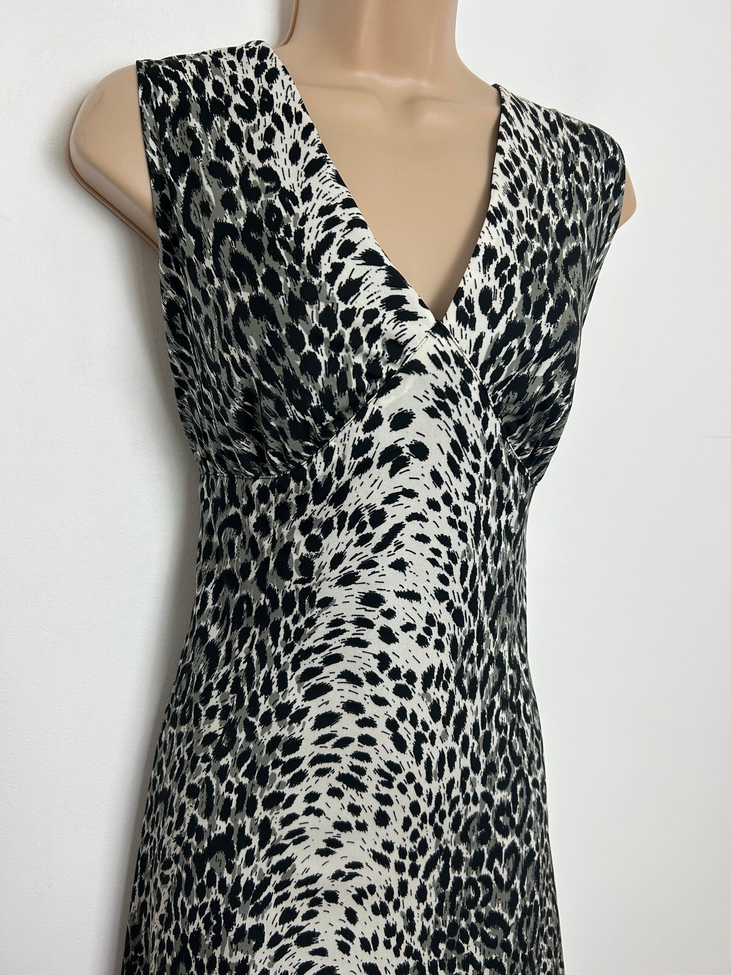 Vintage 1970s Size 8 Grey & Black Animal/Leopard Print Sleeveless Max Dress