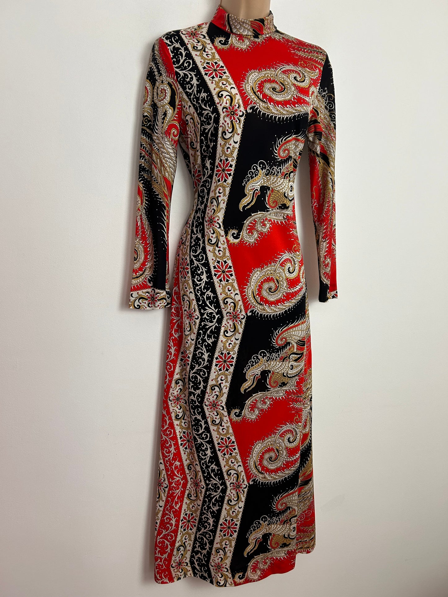 Vintage 1970s YOUNG IDEAS BY RHONA ROY UK Size 6 Red Black & Sandy Beige Abstract Dragon Print Midaxi  Dress