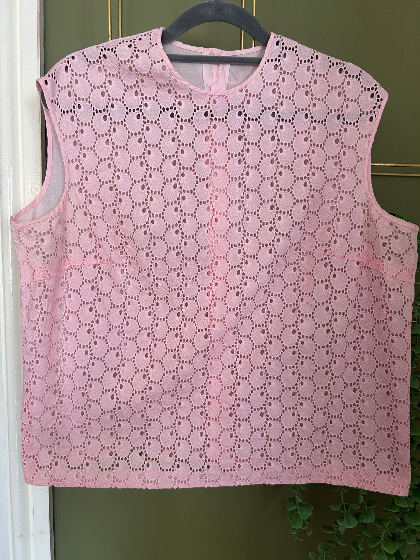 Vintage 1960s Approx Size 14 Pale Pink Lace Fronted Button Back Sleeveless Top