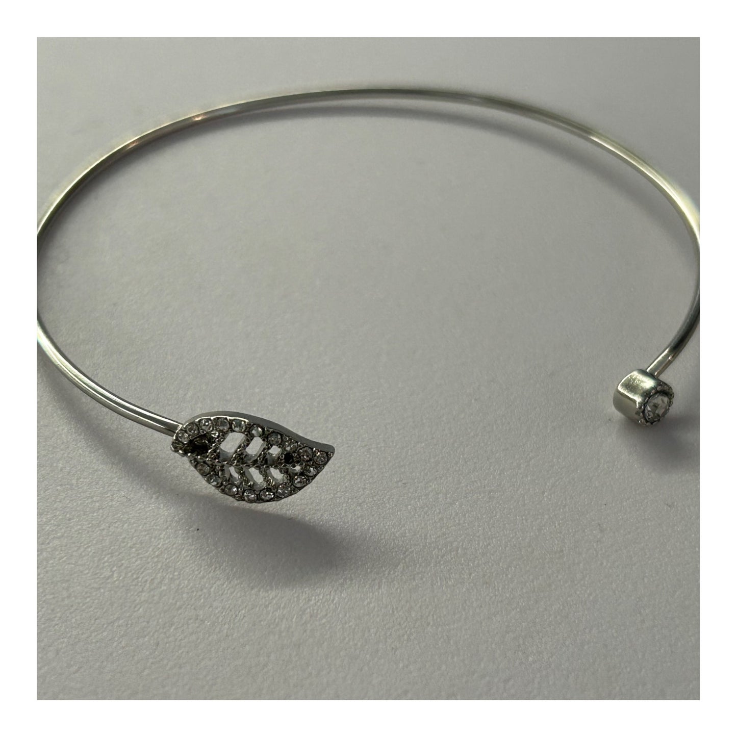 Vintage Pretty Silver Tone Thin Delicate Leaf Cuff Bangle.