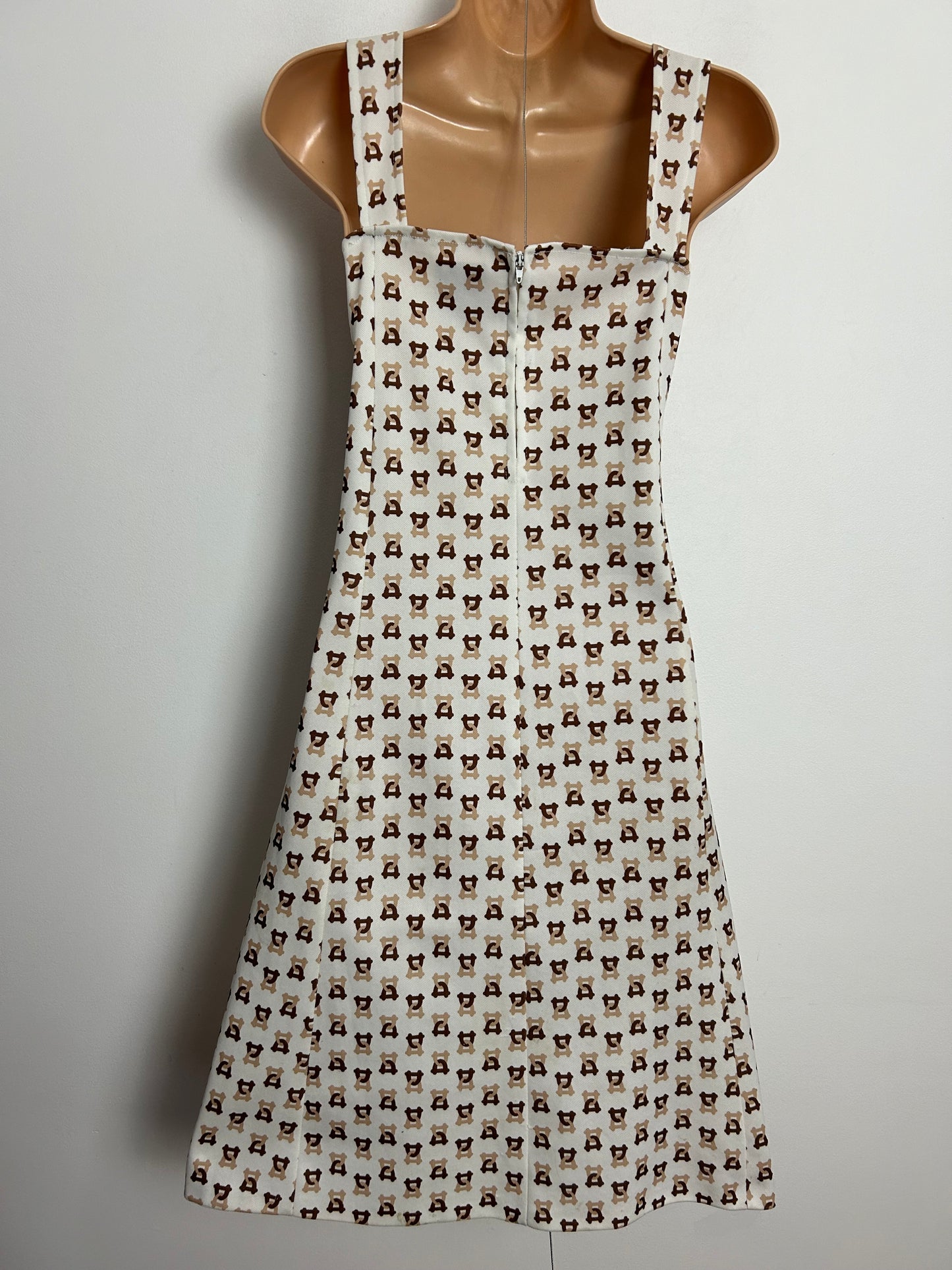 Vintage 1970s White Brown & Sandy Beige Equestrian Stirrup Print Sleeveless Mod Shift Dress