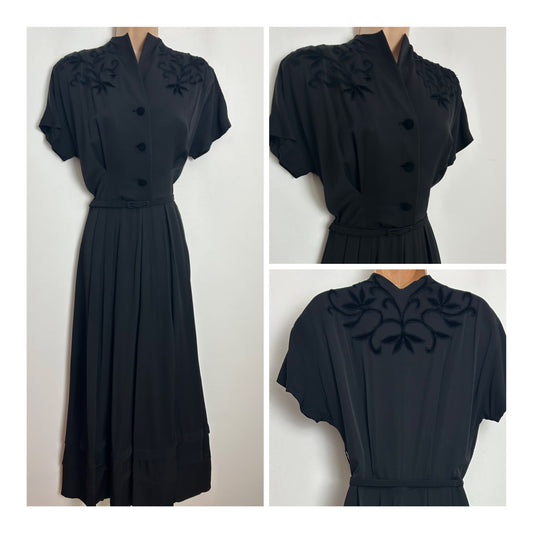 Vintage Original 1940s Size 10 Black Grosgrain Velvet Applique Detail Belted Pleated Evening Maxi Dress