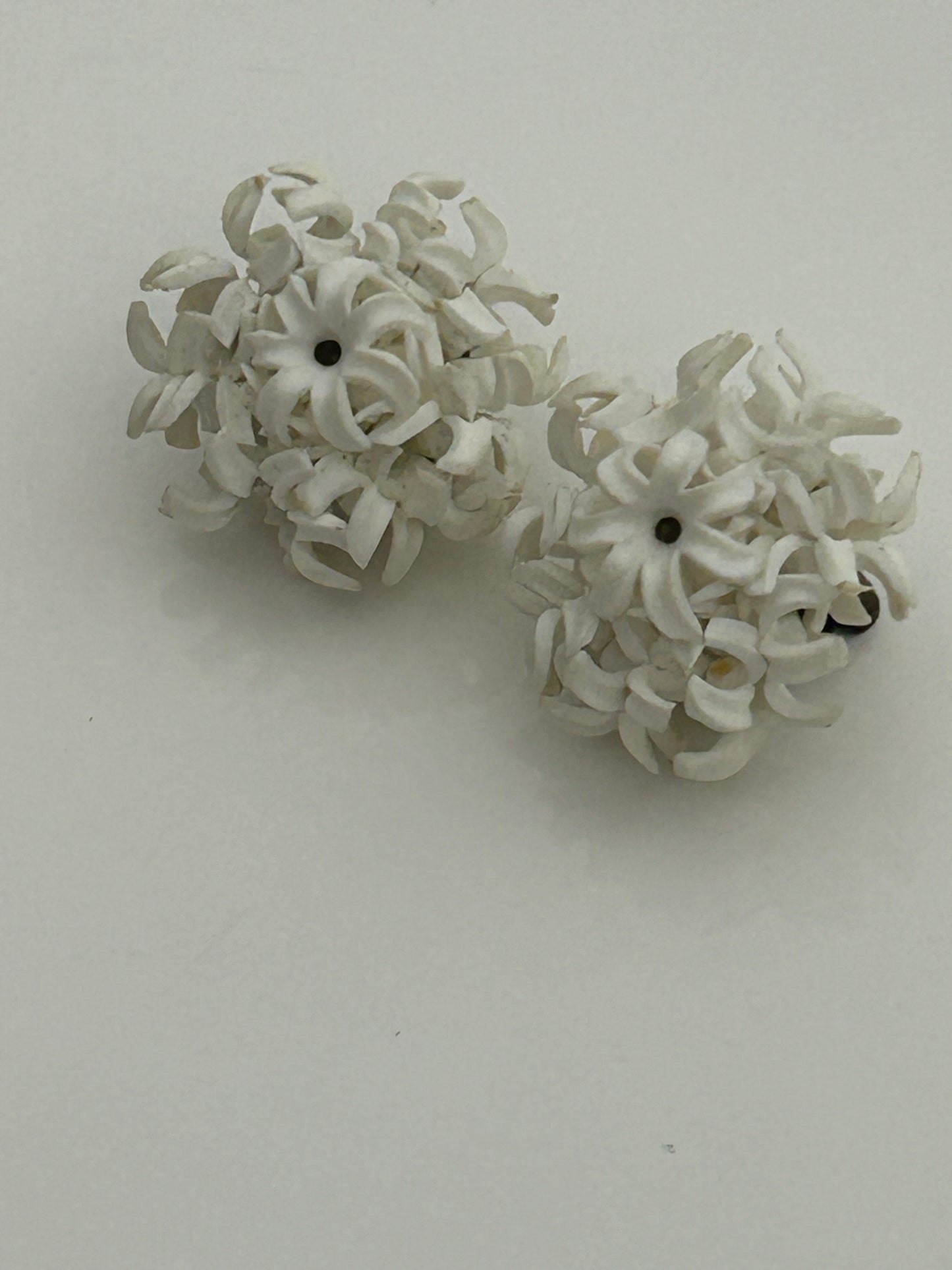 Vintage 1960s White Plastic Flower Edelweiss Clip On Earrings
