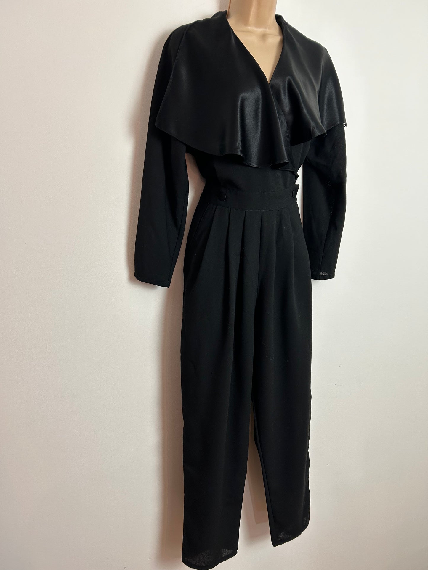 Vintage 1980s UK Size 6-8 SIMON JEFFREY Black Wool Mix Silky Collared Long Sleeve Ankle Grazer Tapered Leg Jumpsuit