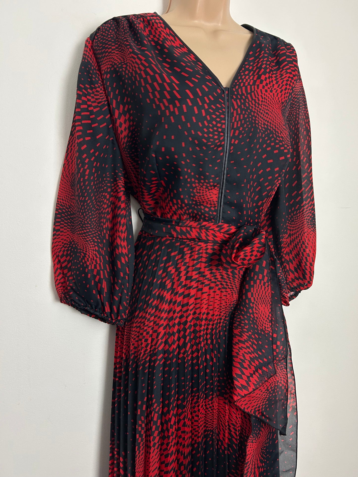 Vintage 1970s Size 16 Black & Red Op Art Print Belted Pleated Maxi Dress