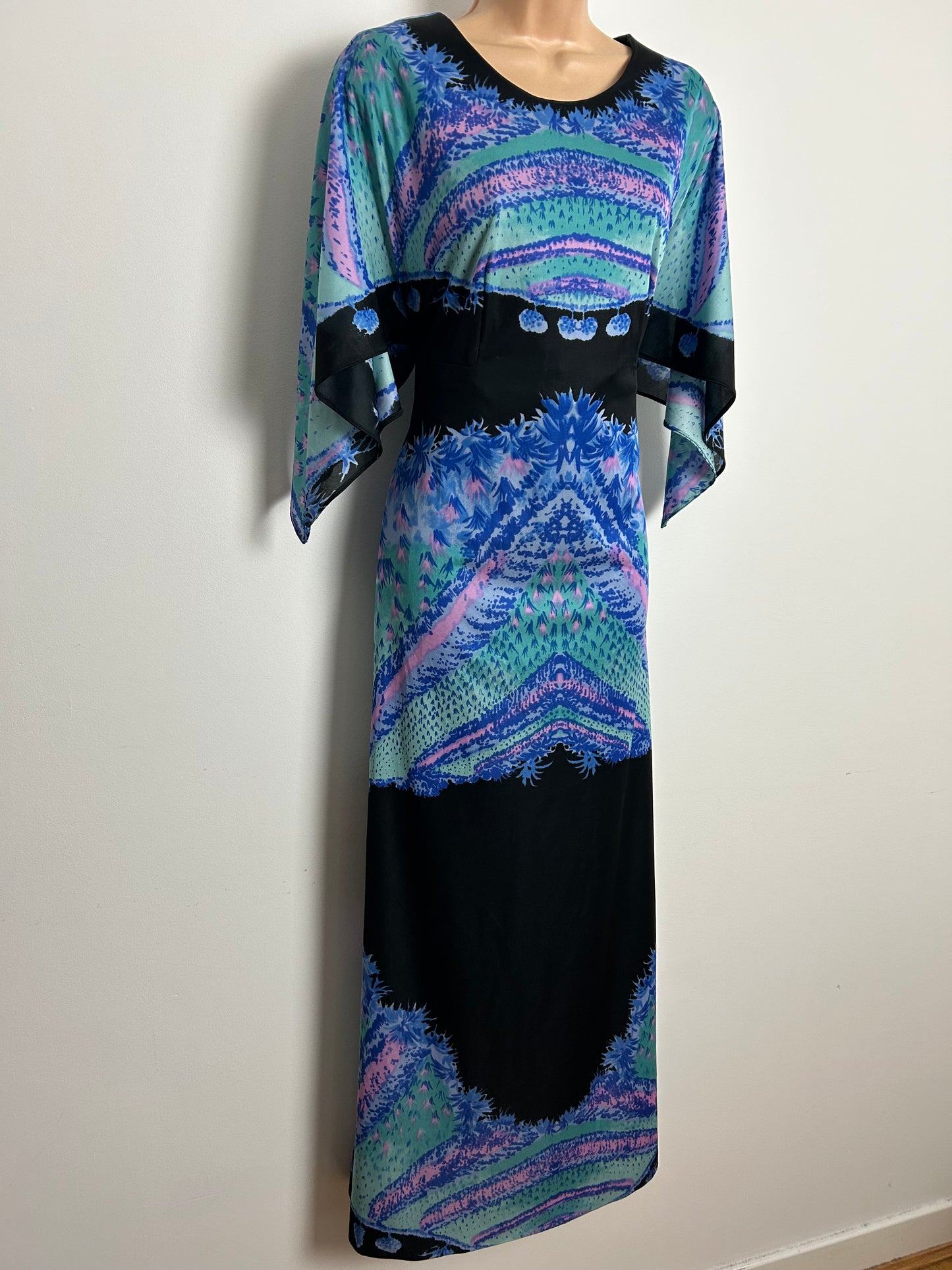 Vintage 1970s Size 10-12 Black Blue & Mint Green Abstract Print Pointed Sleeve Maxi Dress