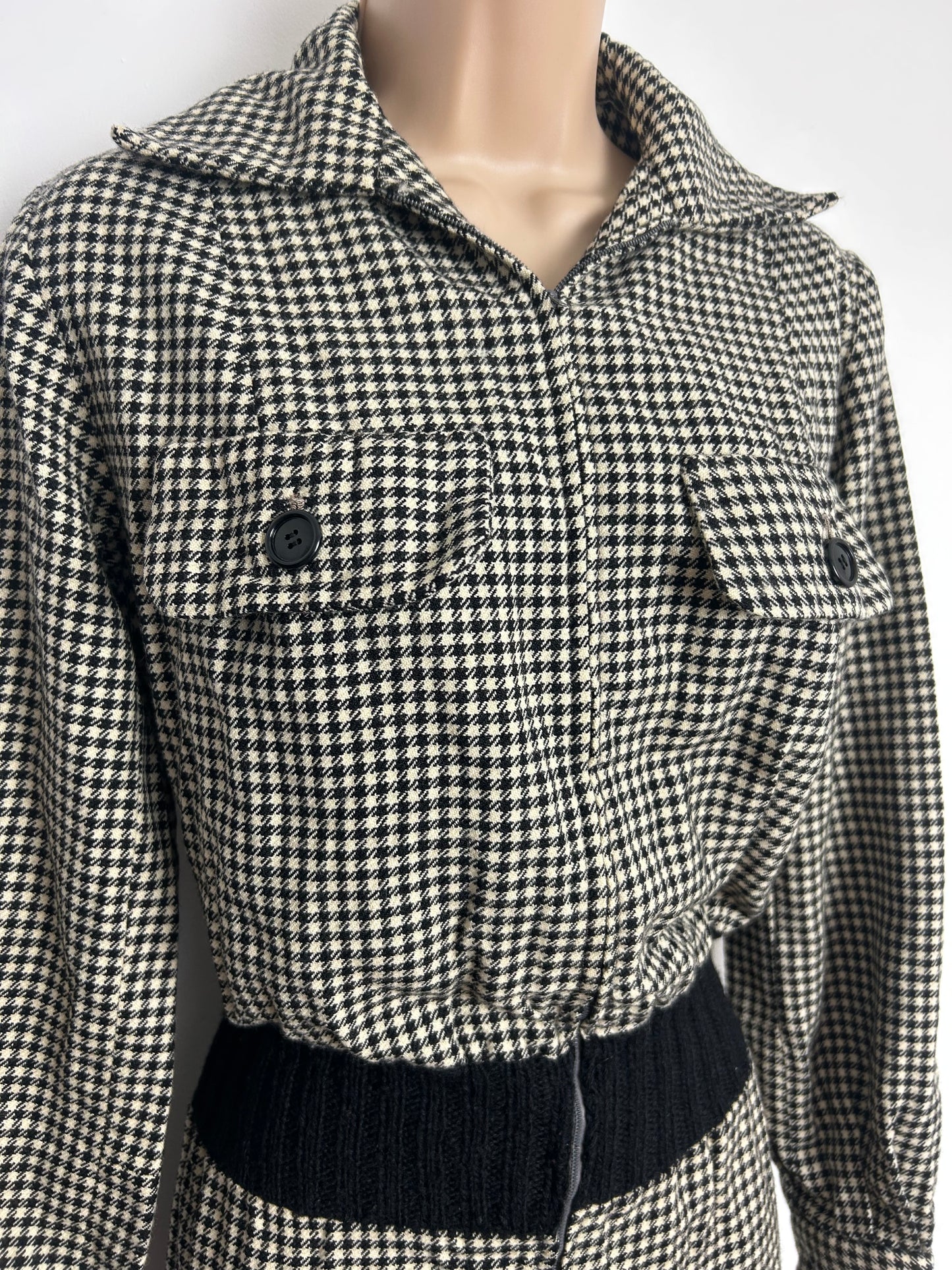 Vintage 1980s Size 12 Black & Beige Dogtooth Check Wool Mix Zip Front Long Sleeve Jumpsuit