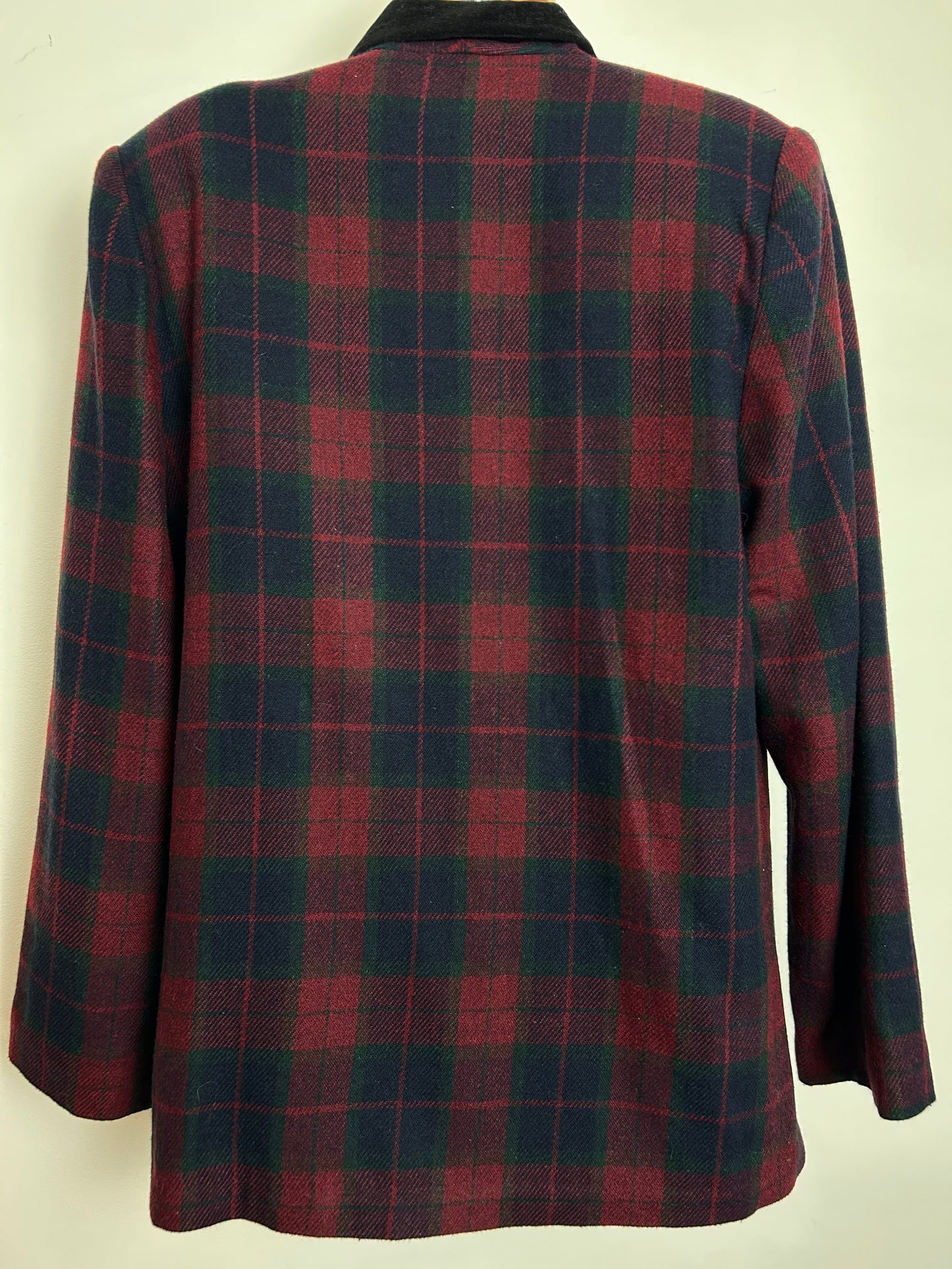 Vintage 1980s SAG HARBOR Size 12-14 Dark Red & Dark Green Check Plaid Wool Mix Velvet Collar Blazer