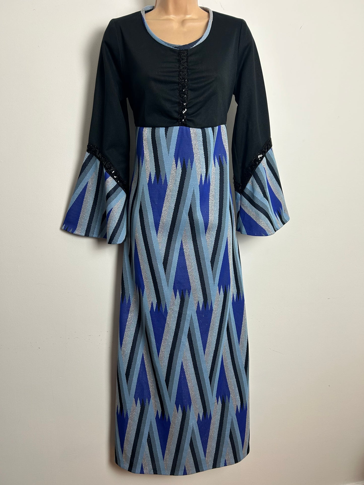 Vintage 1970s Size 12 Black Blue & Silver Stripe Print Long Flared Cuff Tie Back Evening Maxi Dress