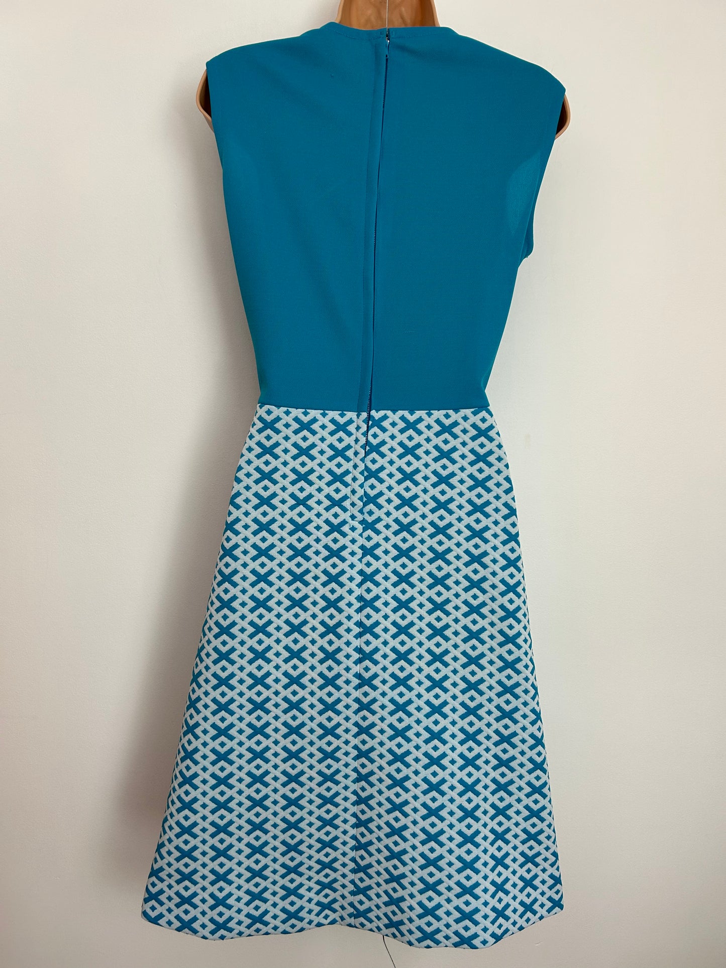 Vintage 1960s UK Size 12 Turquoise & White Cross & Diamond Pattern Sleeveless A-Line Mod Dress