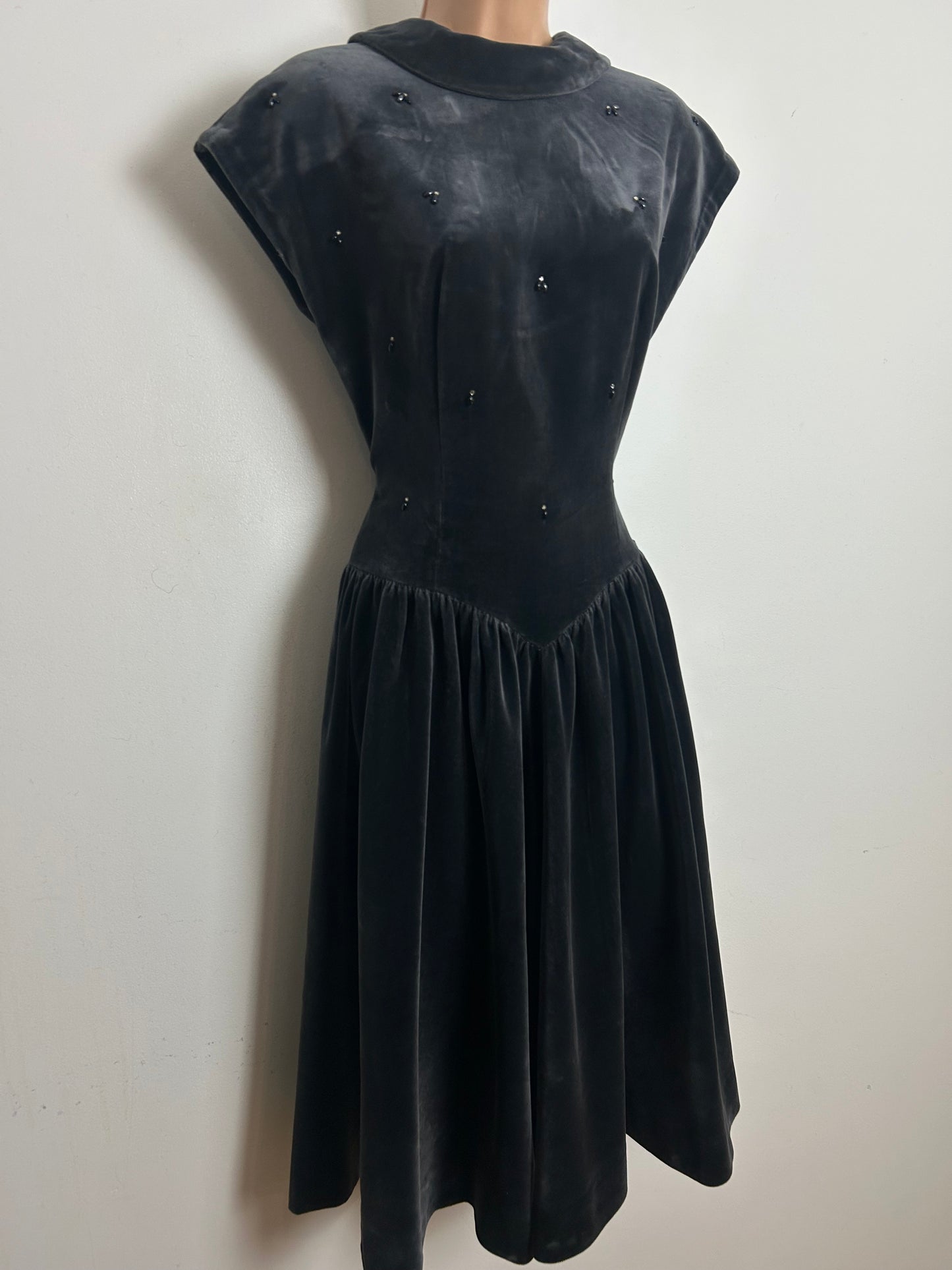Vintage Late 1950s Size 10-12 Dark Grey Velvet Bead & Diamante Embellished Button Back Dress